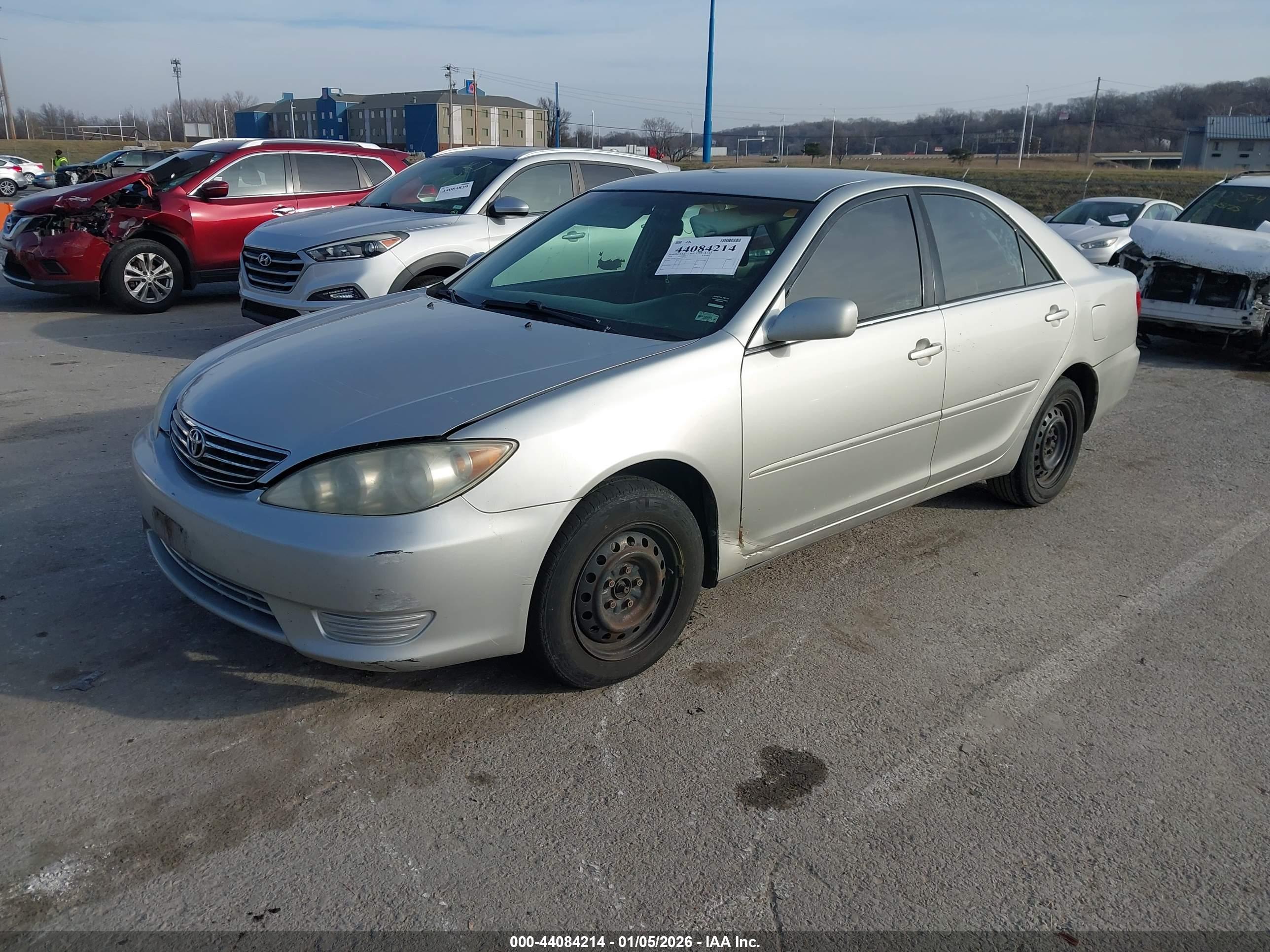 TOYOTA CAMRY image 2
