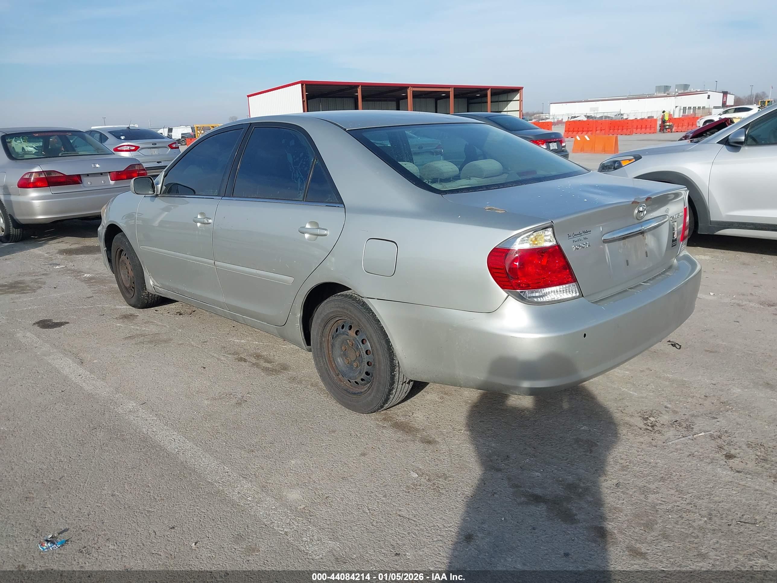 TOYOTA CAMRY image 3