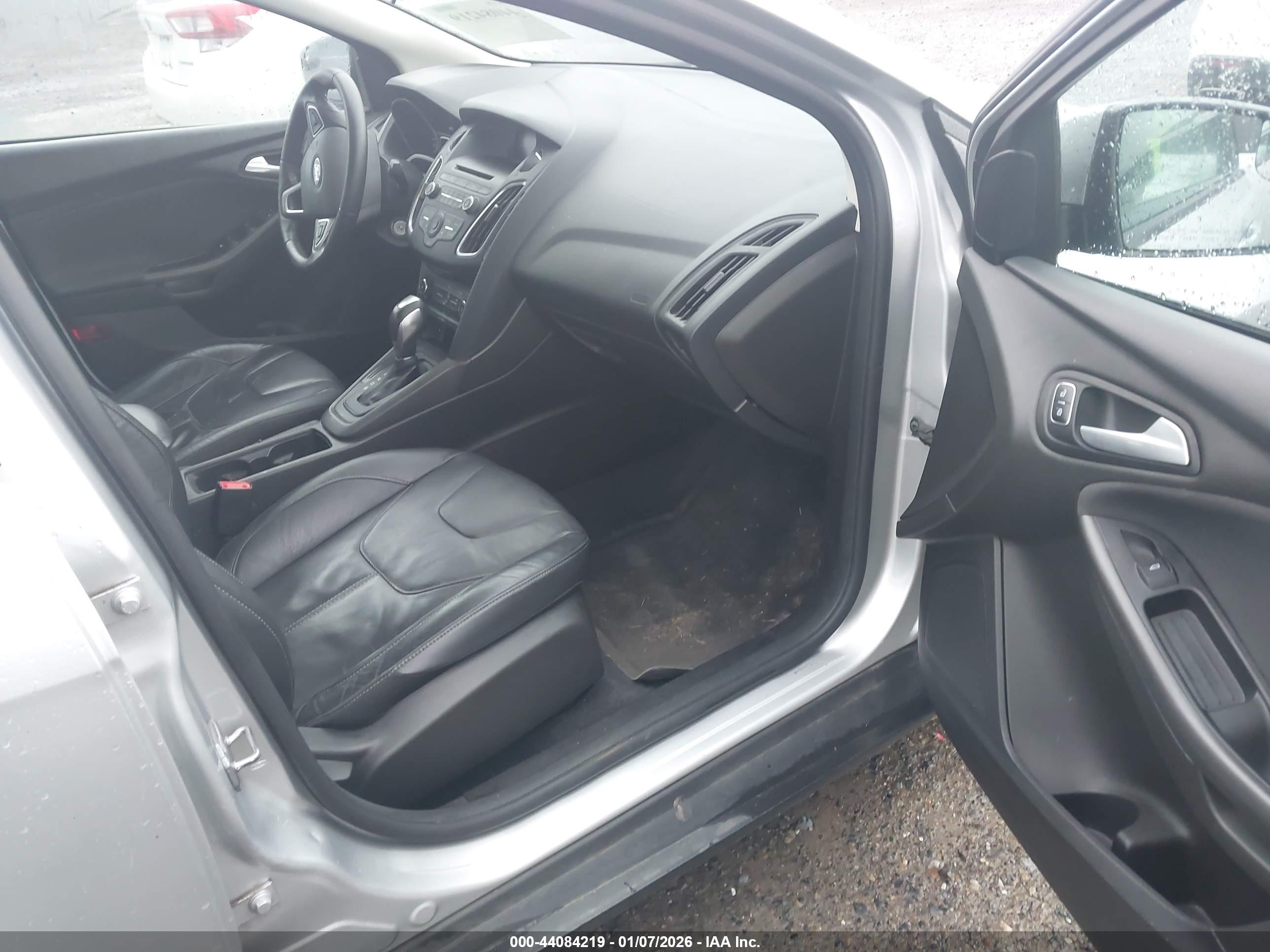 FORD FOCUS image 5