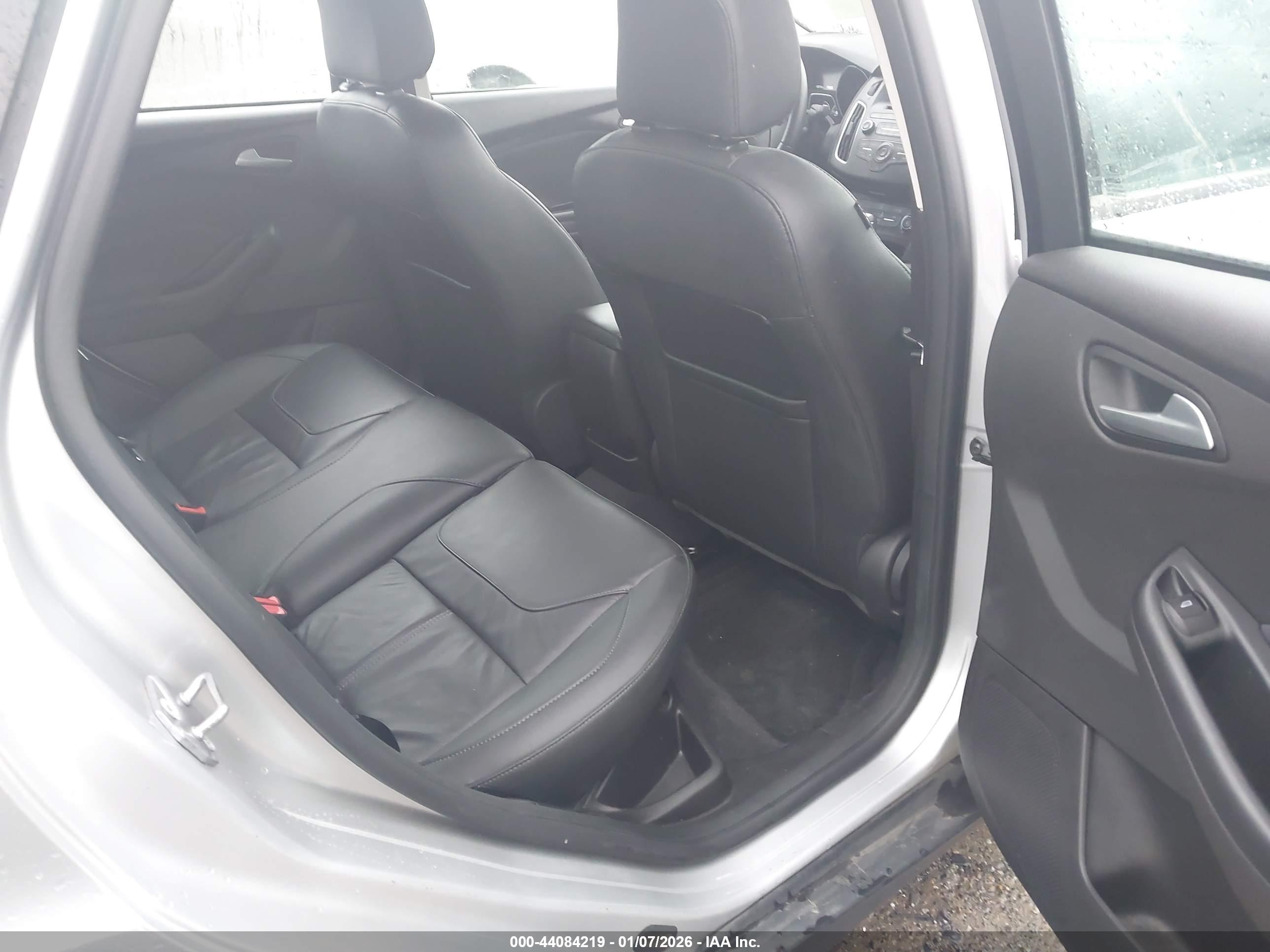 FORD FOCUS image 8