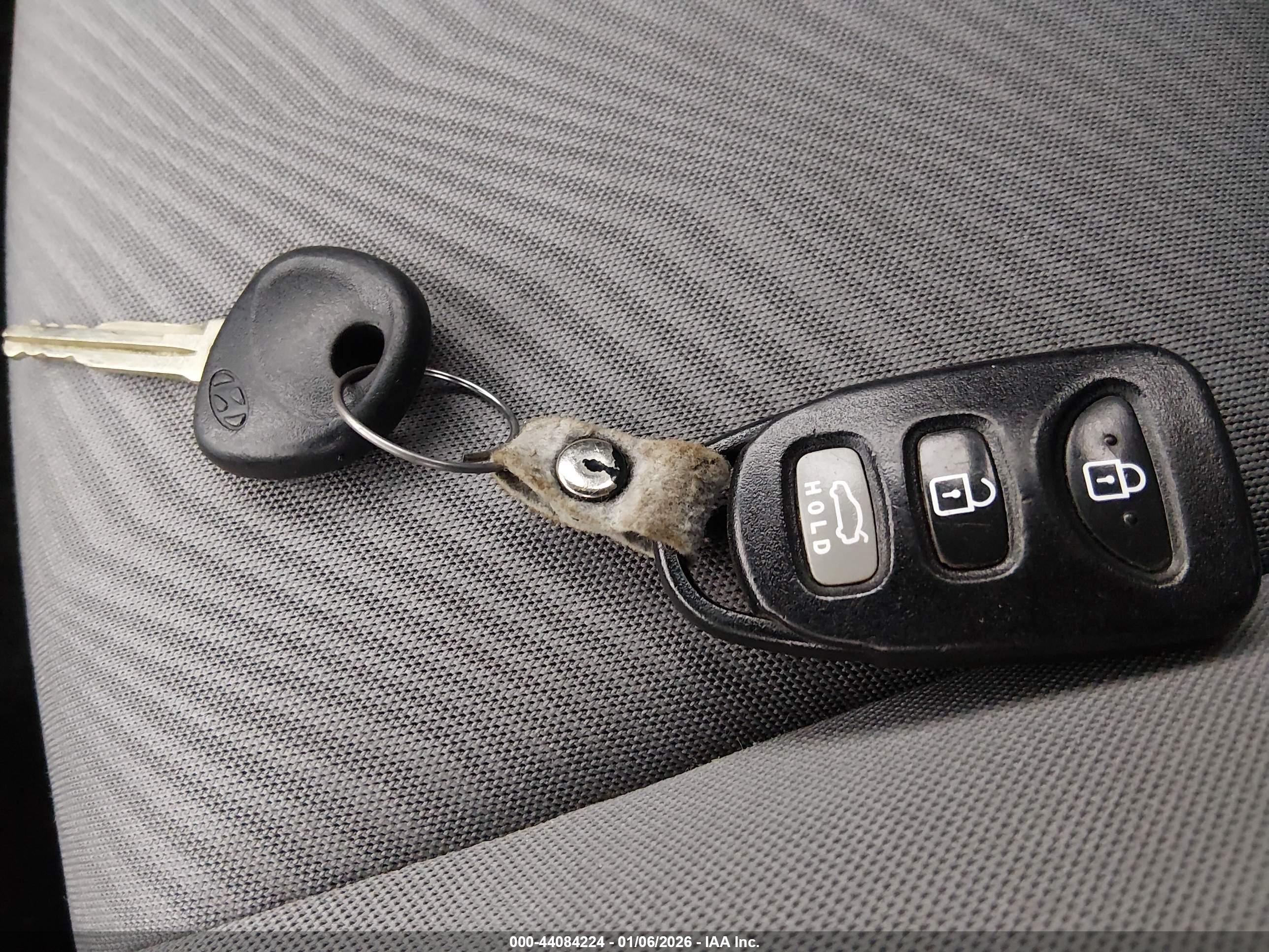 HYUNDAI ELANTRA image 11