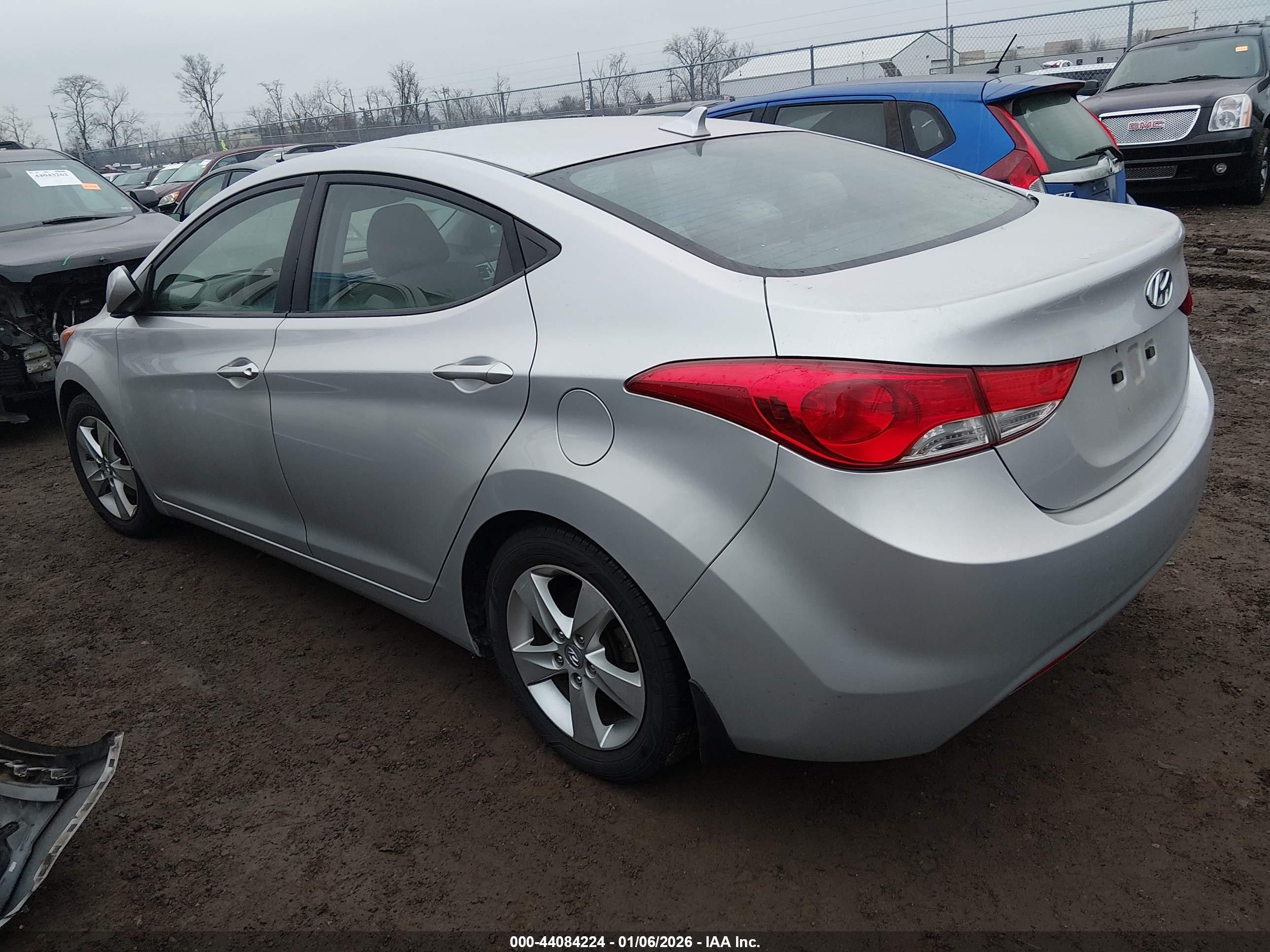 HYUNDAI ELANTRA image 3