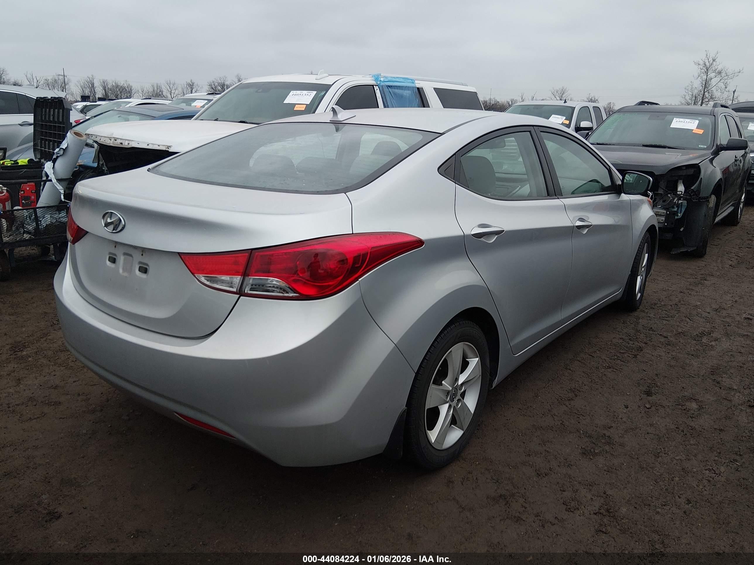 HYUNDAI ELANTRA image 4