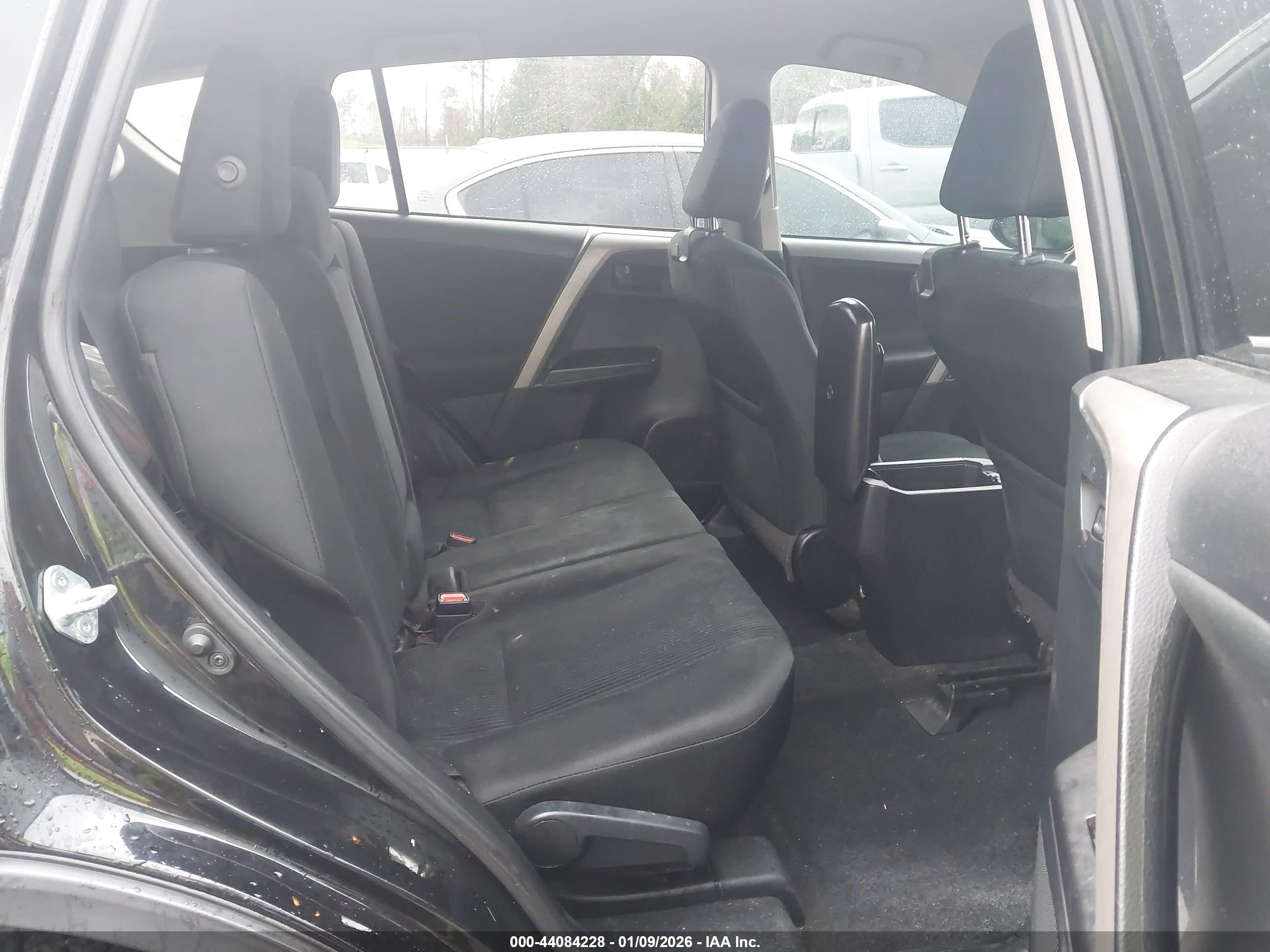TOYOTA RAV4 image 8