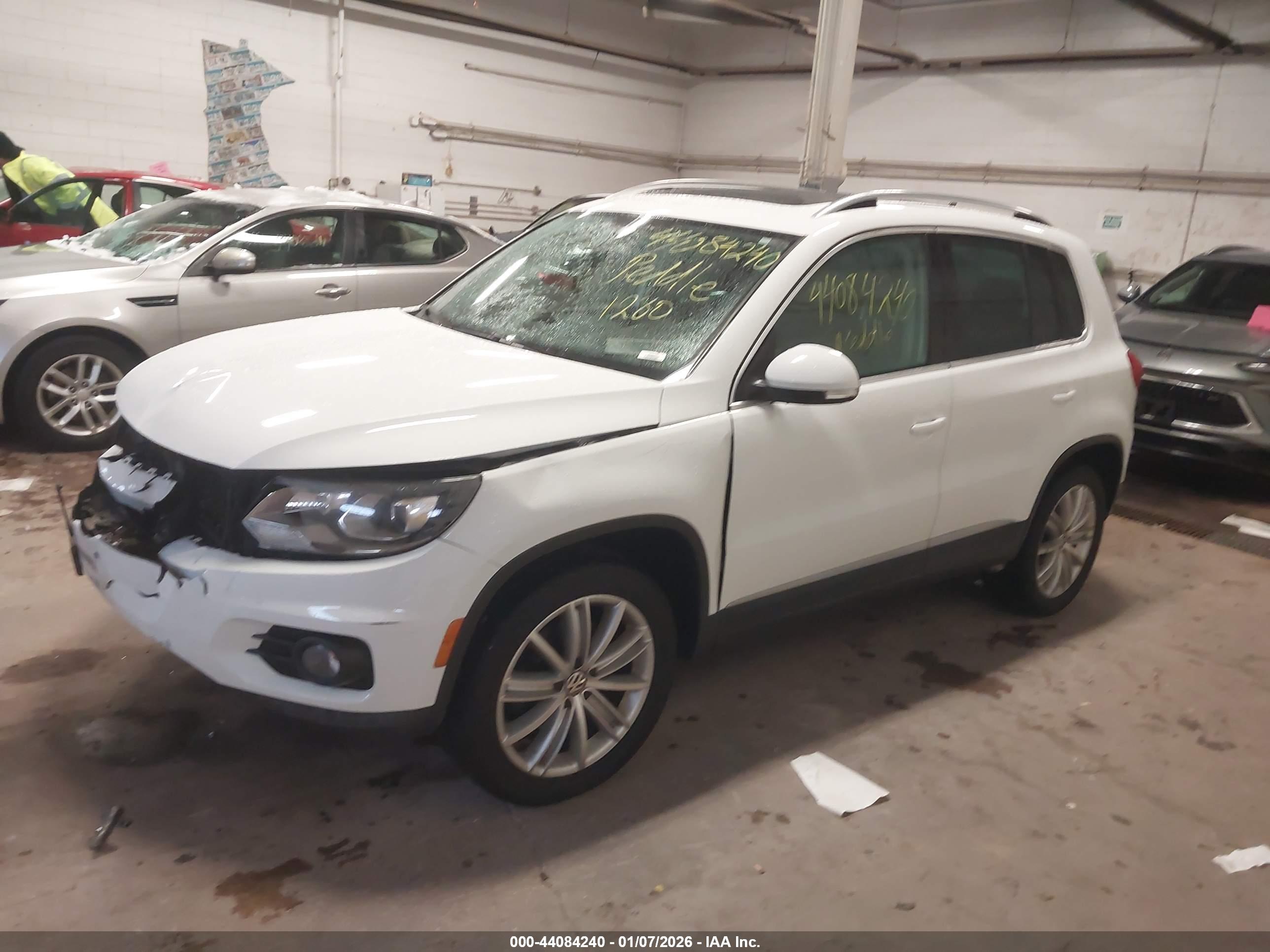 VOLKSWAGEN TIGUAN image 2