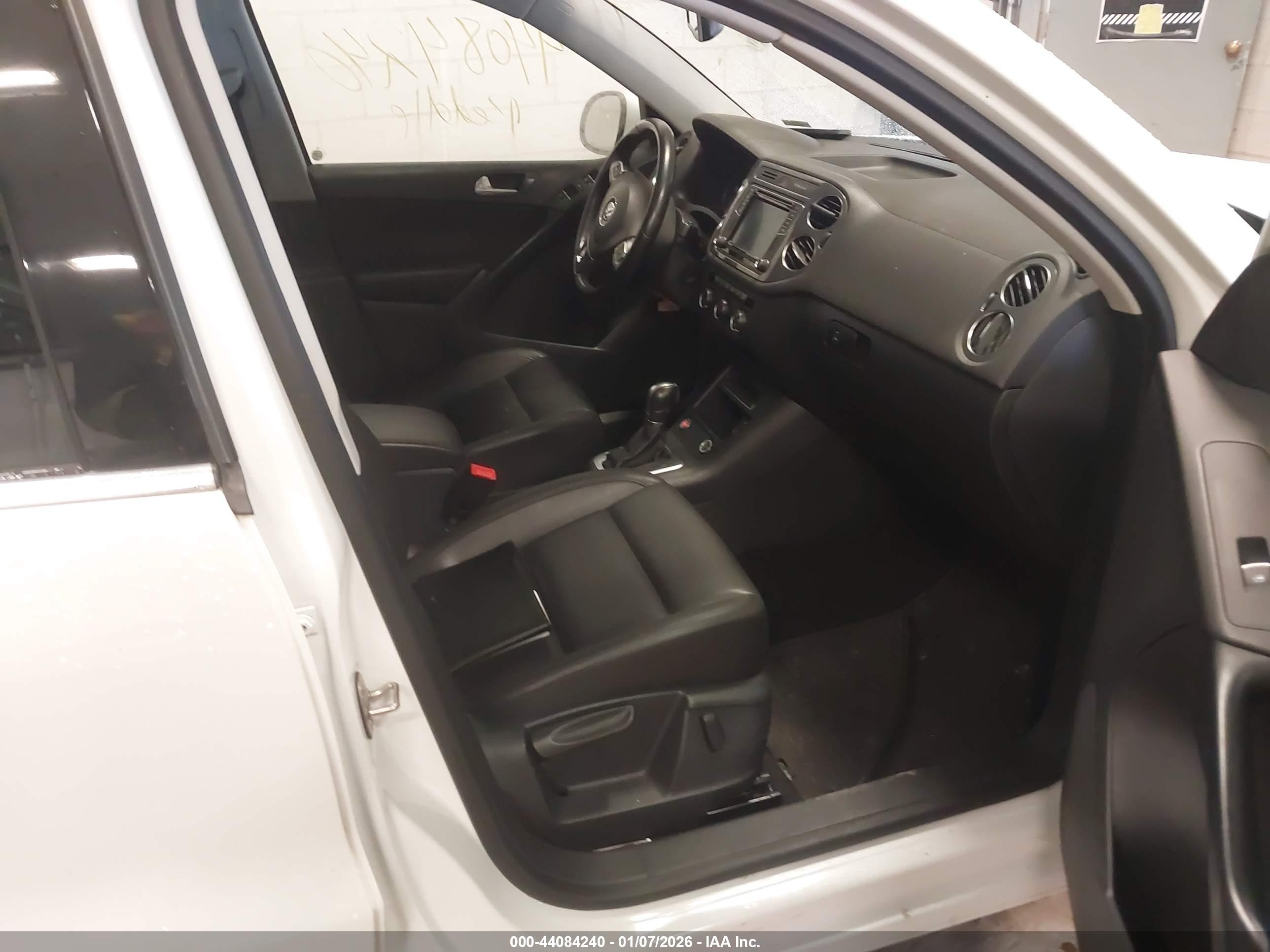 VOLKSWAGEN TIGUAN image 5
