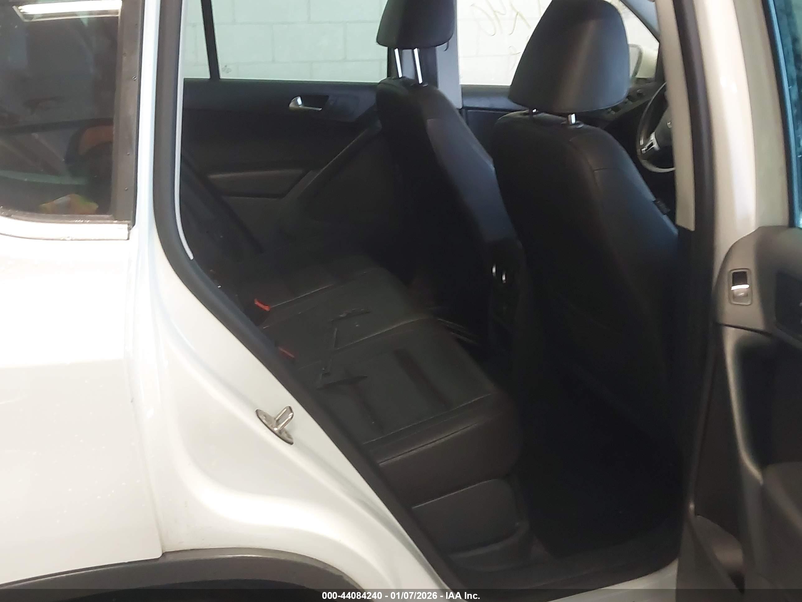 VOLKSWAGEN TIGUAN image 8