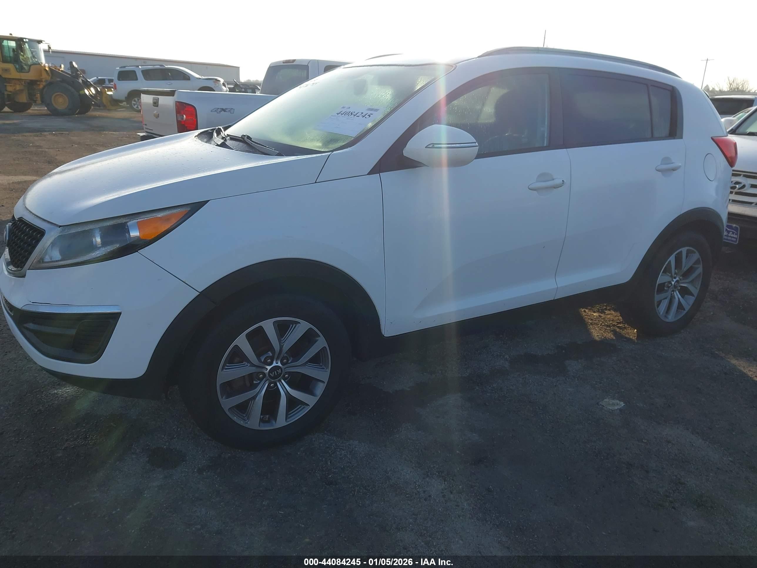 KIA SPORTAGE image 2