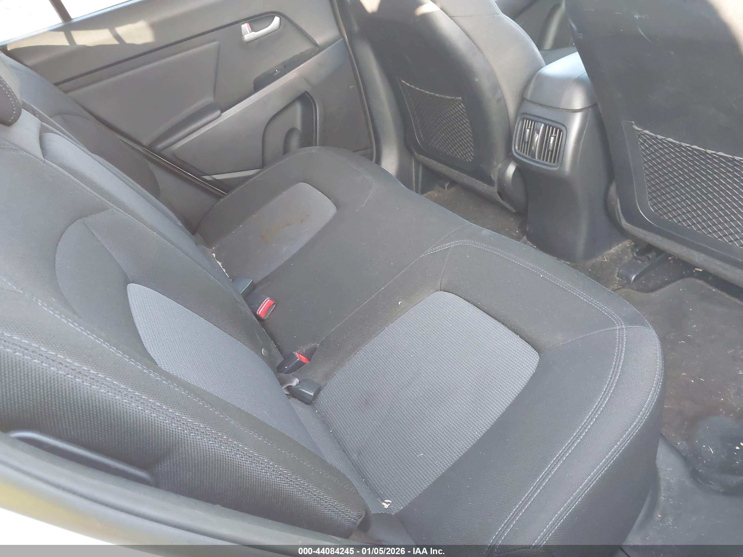 KIA SPORTAGE image 8
