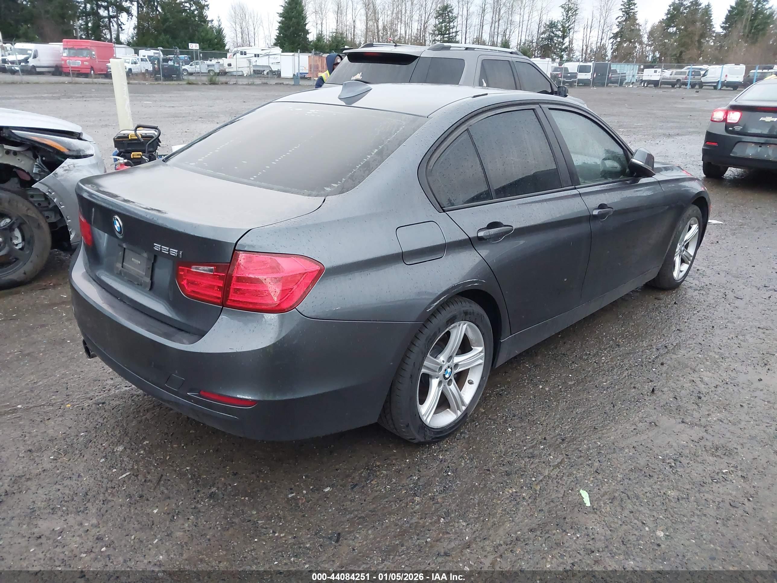 BMW 328I image 4