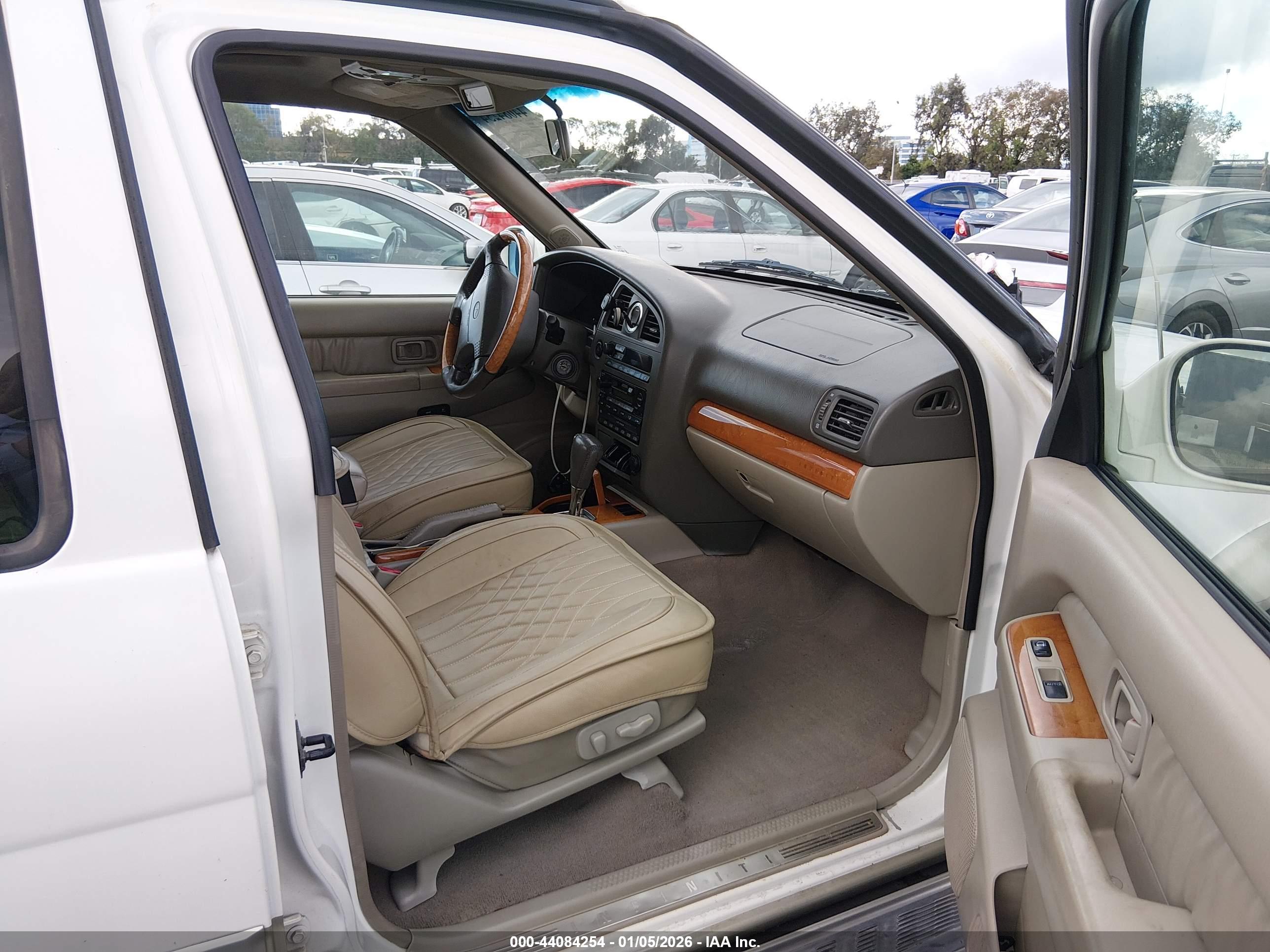 INFINITI QX4 image 5