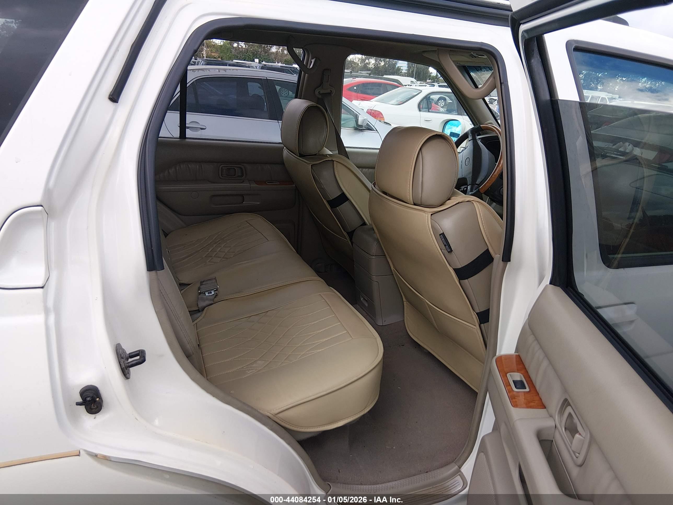 INFINITI QX4 image 8
