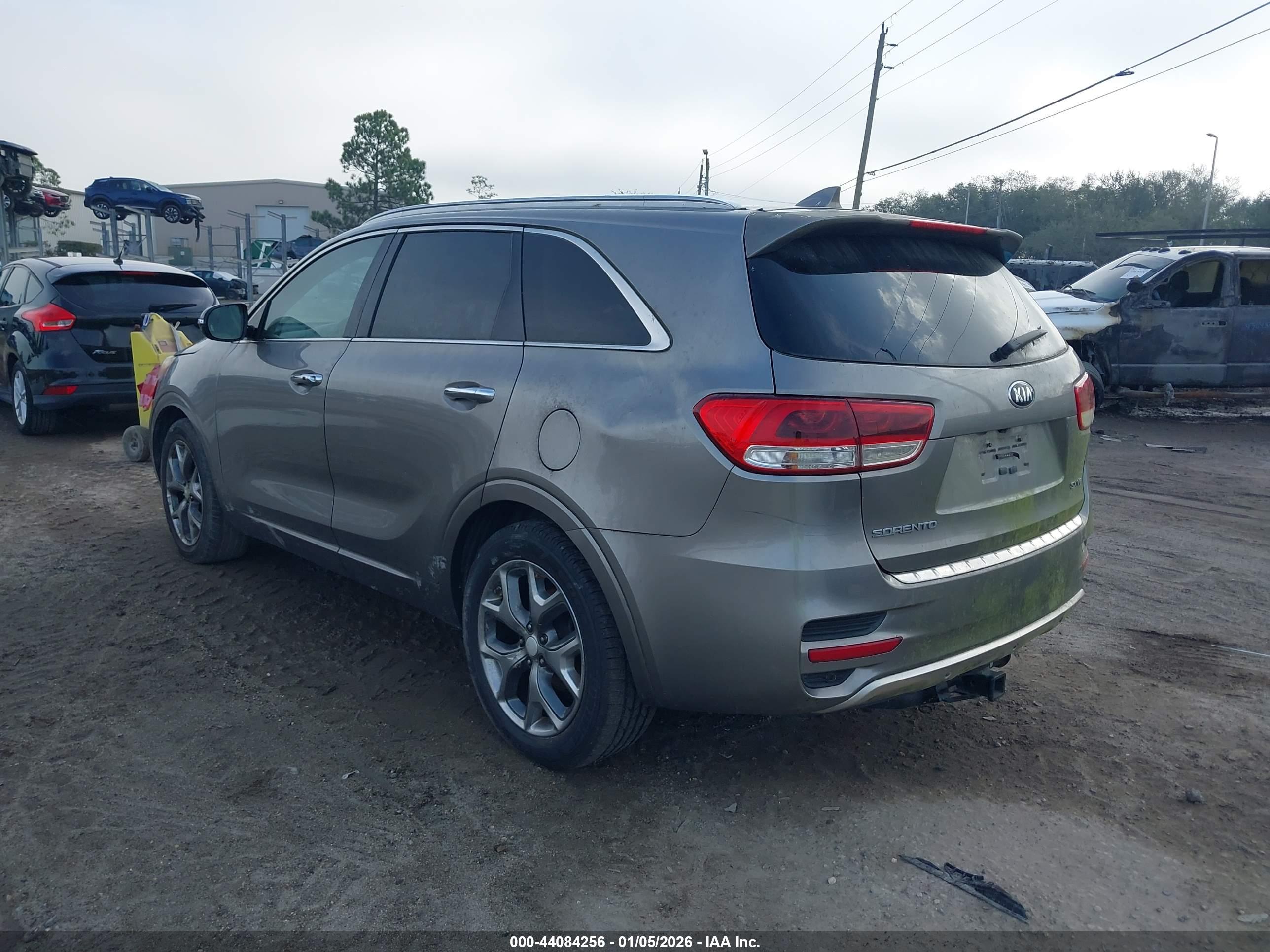 KIA SORENTO image 3