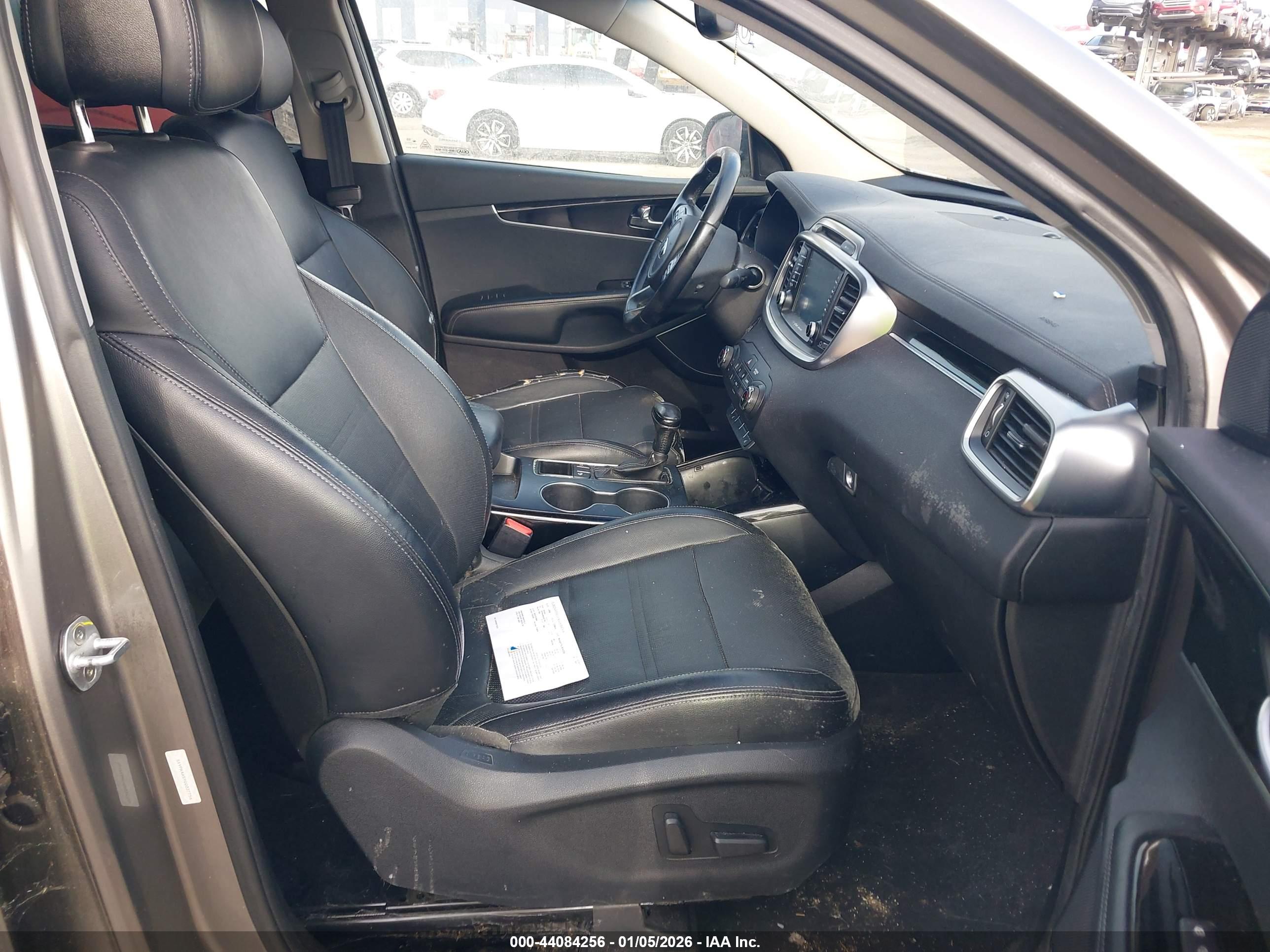 KIA SORENTO image 5