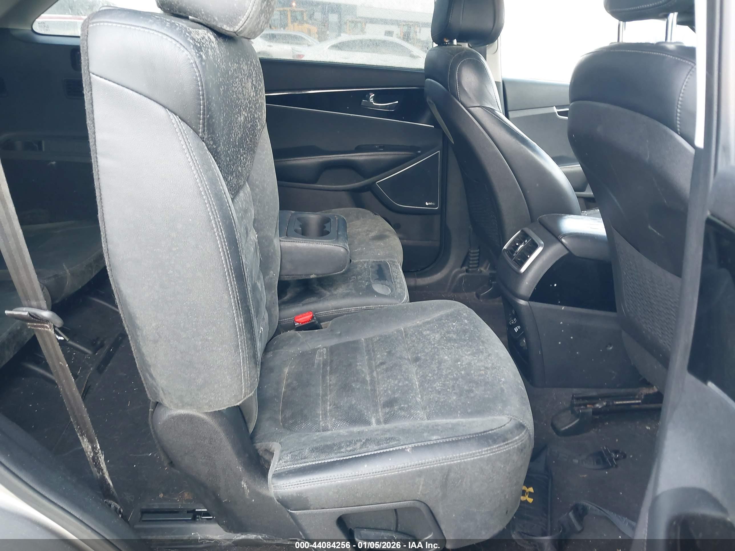 KIA SORENTO image 8