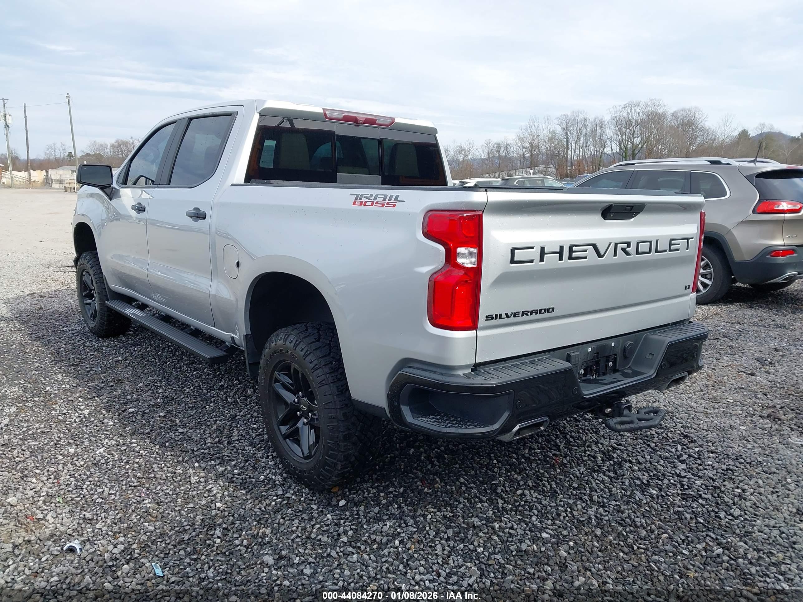 CHEVROLET SILVERADO image 3