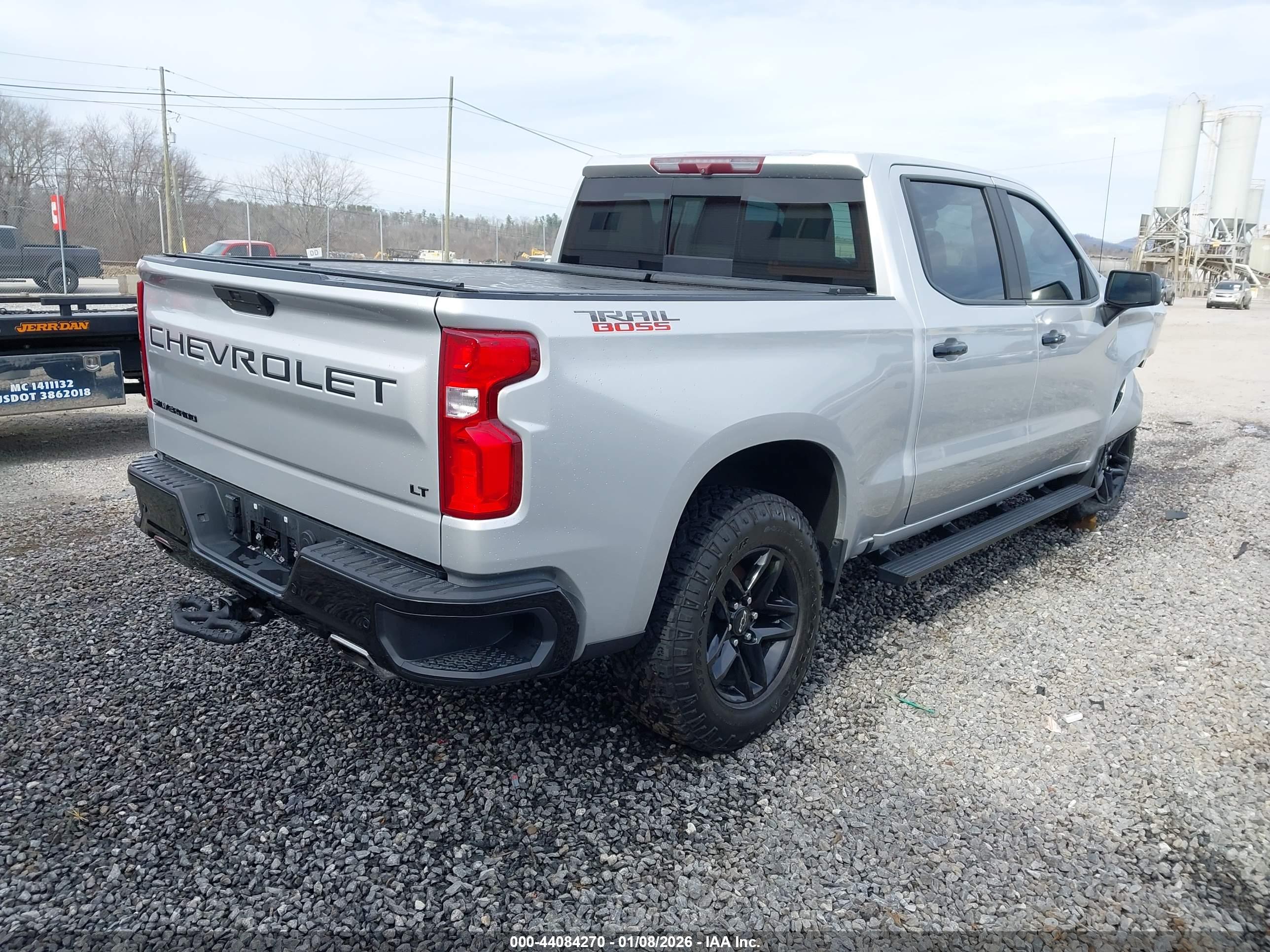 CHEVROLET SILVERADO image 4