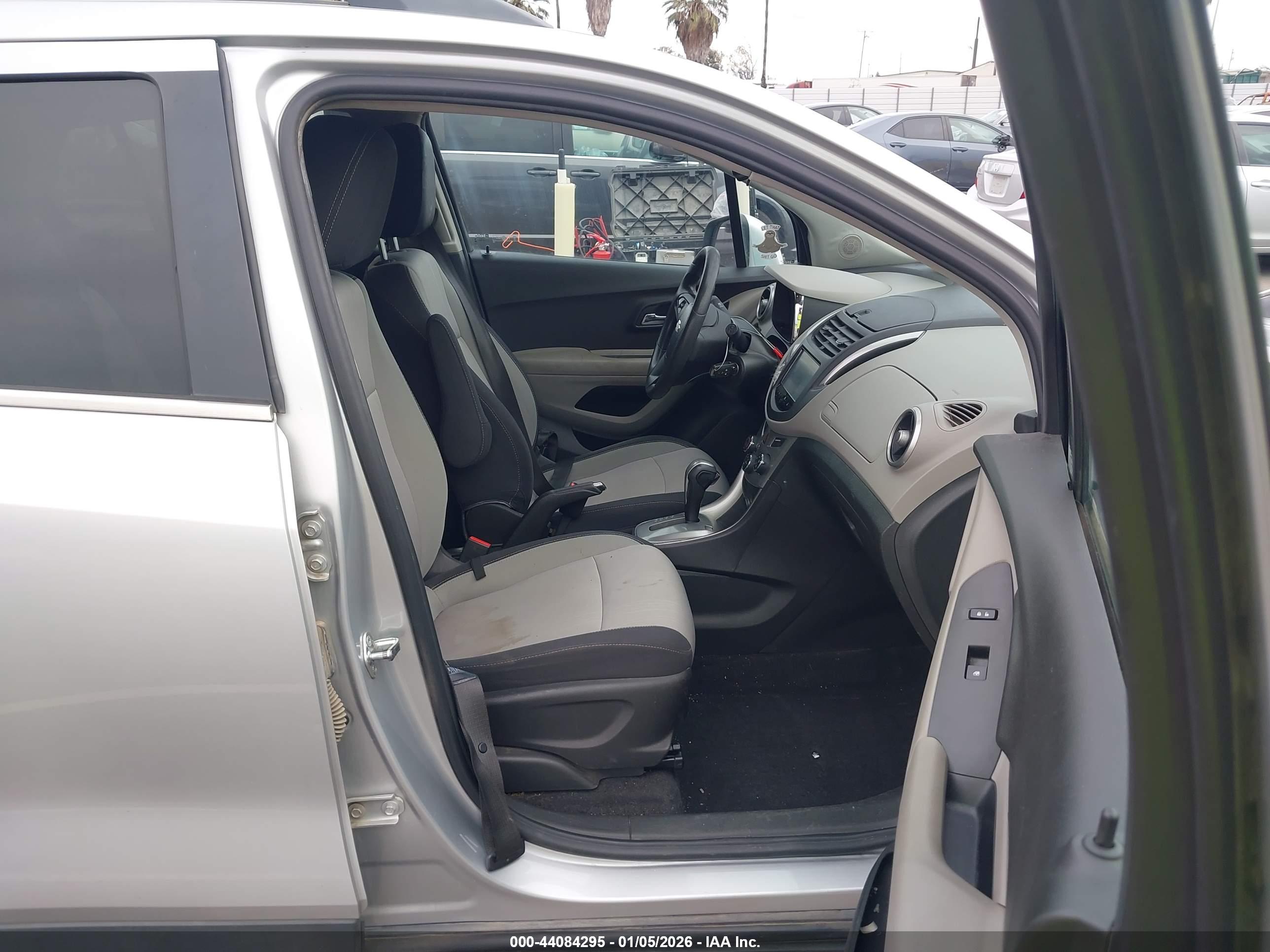 CHEVROLET TRAX image 5