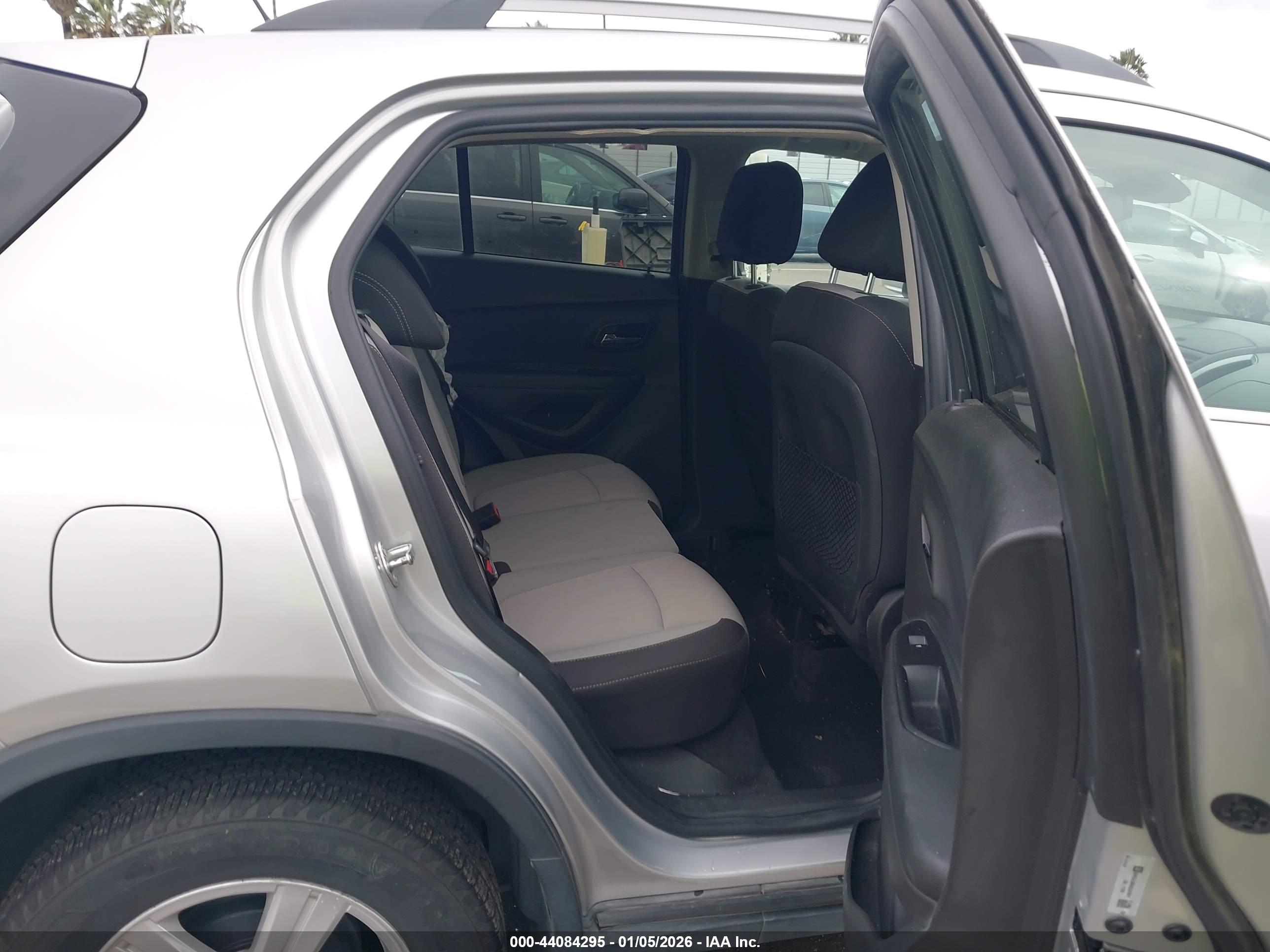 CHEVROLET TRAX image 8