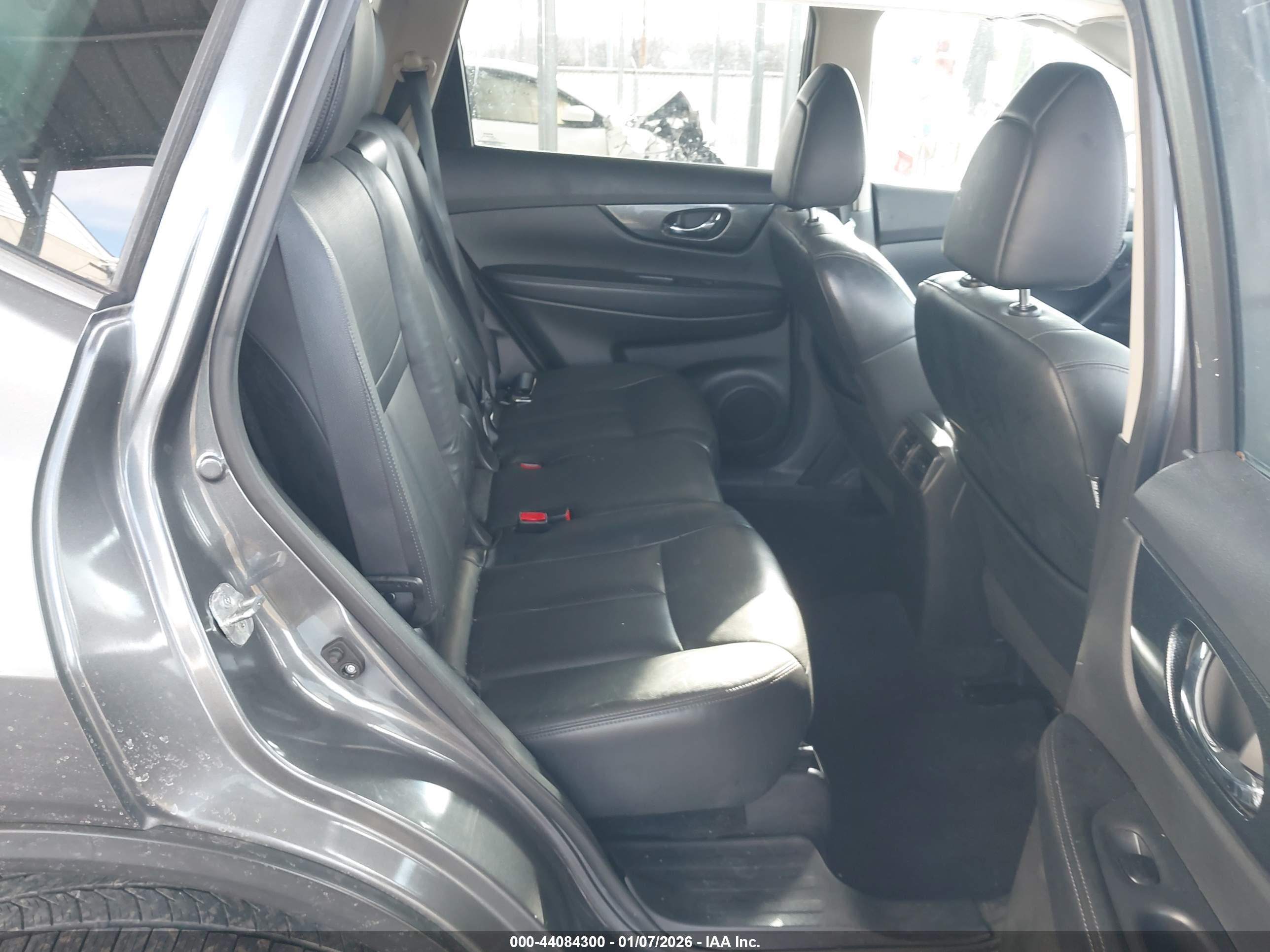 NISSAN ROGUE image 8