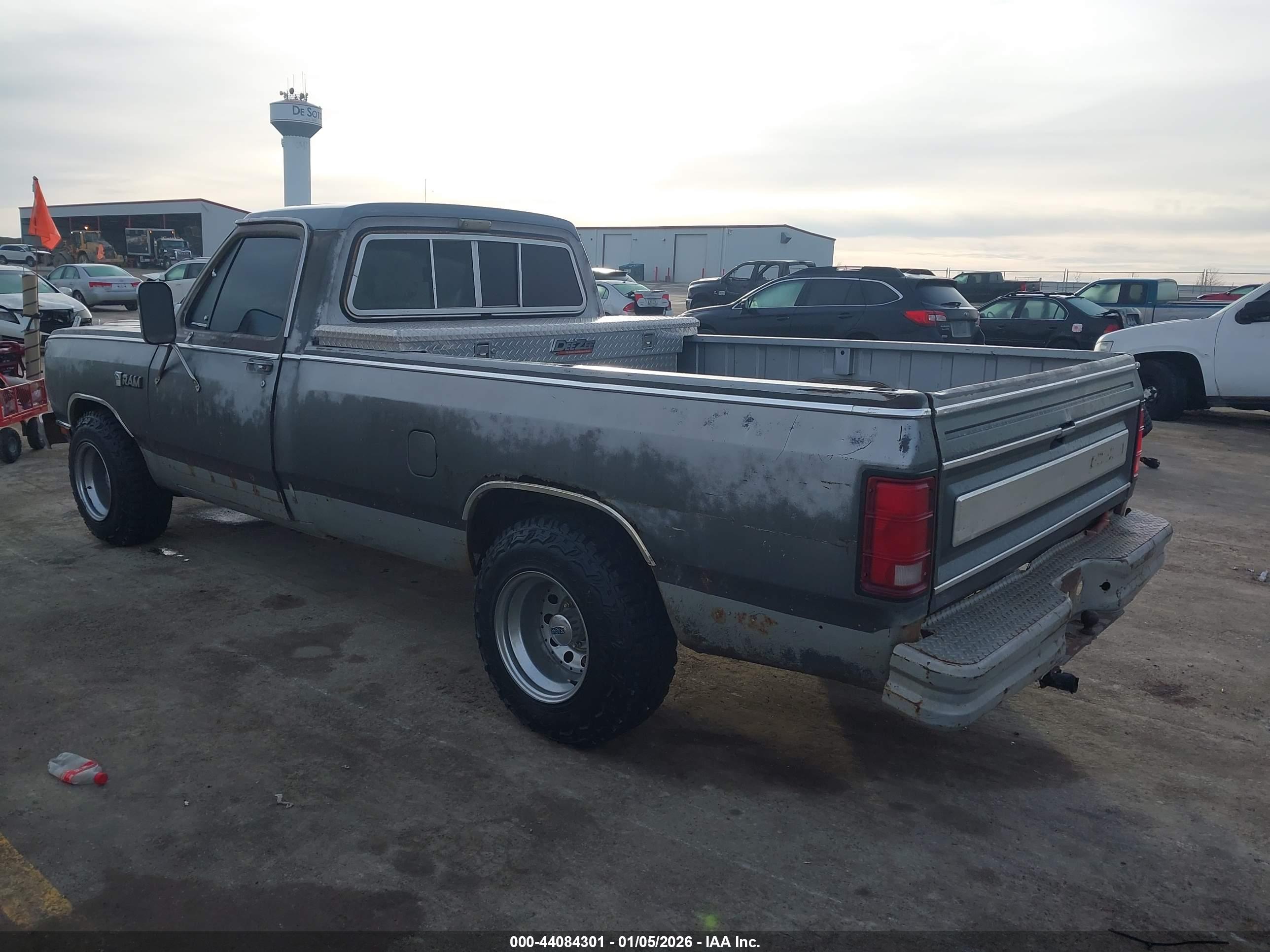 DODGE D-SERIES image 3