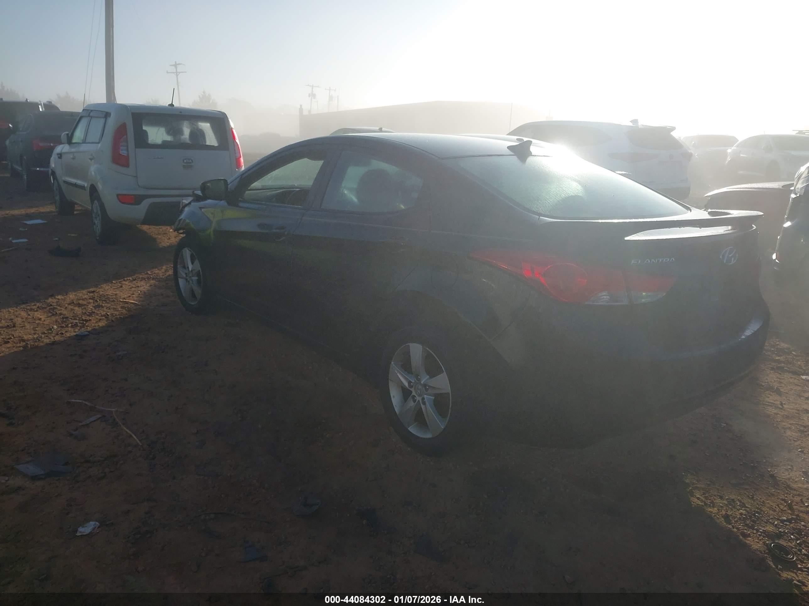 HYUNDAI ELANTRA image 3