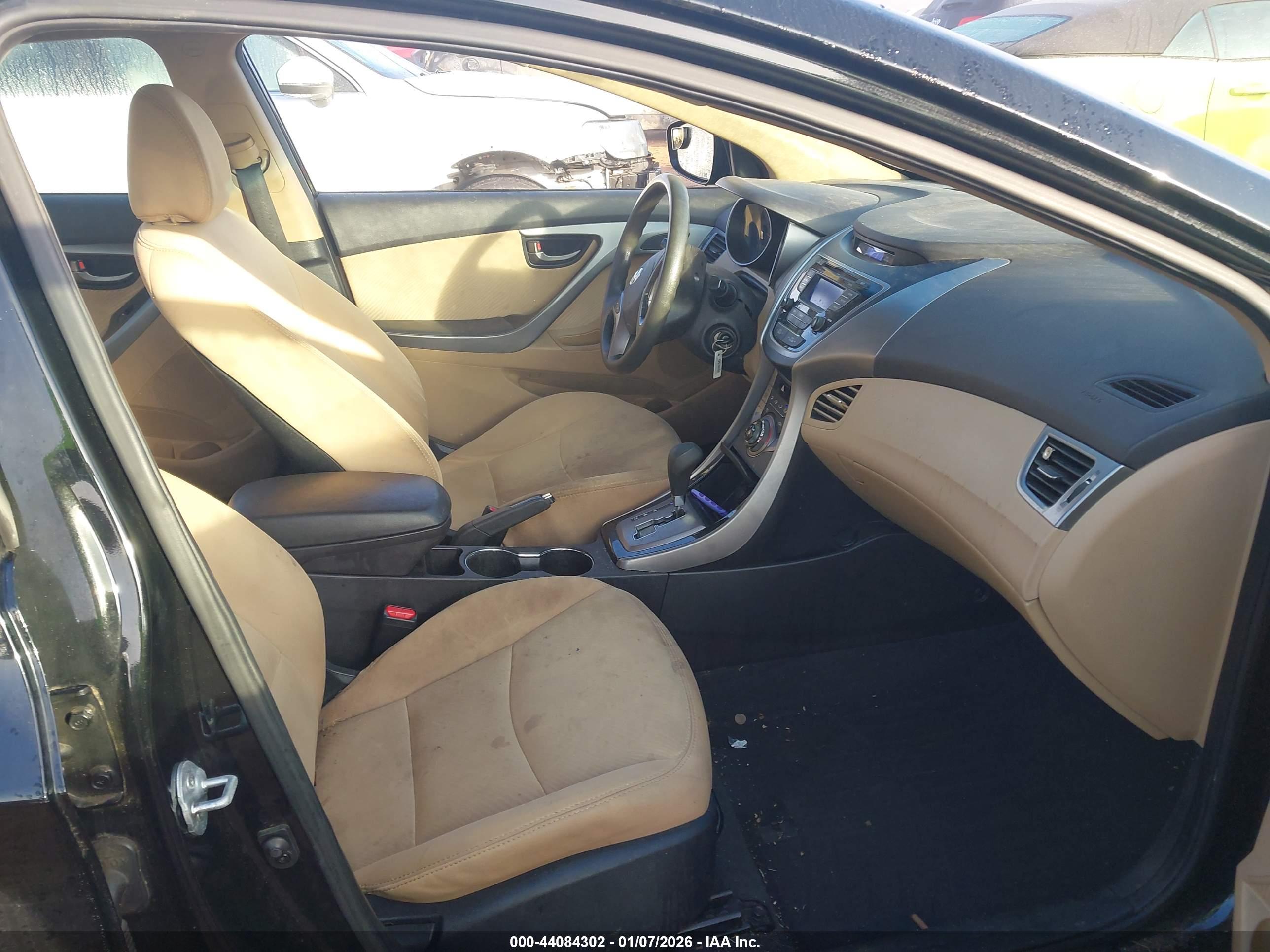 HYUNDAI ELANTRA image 5