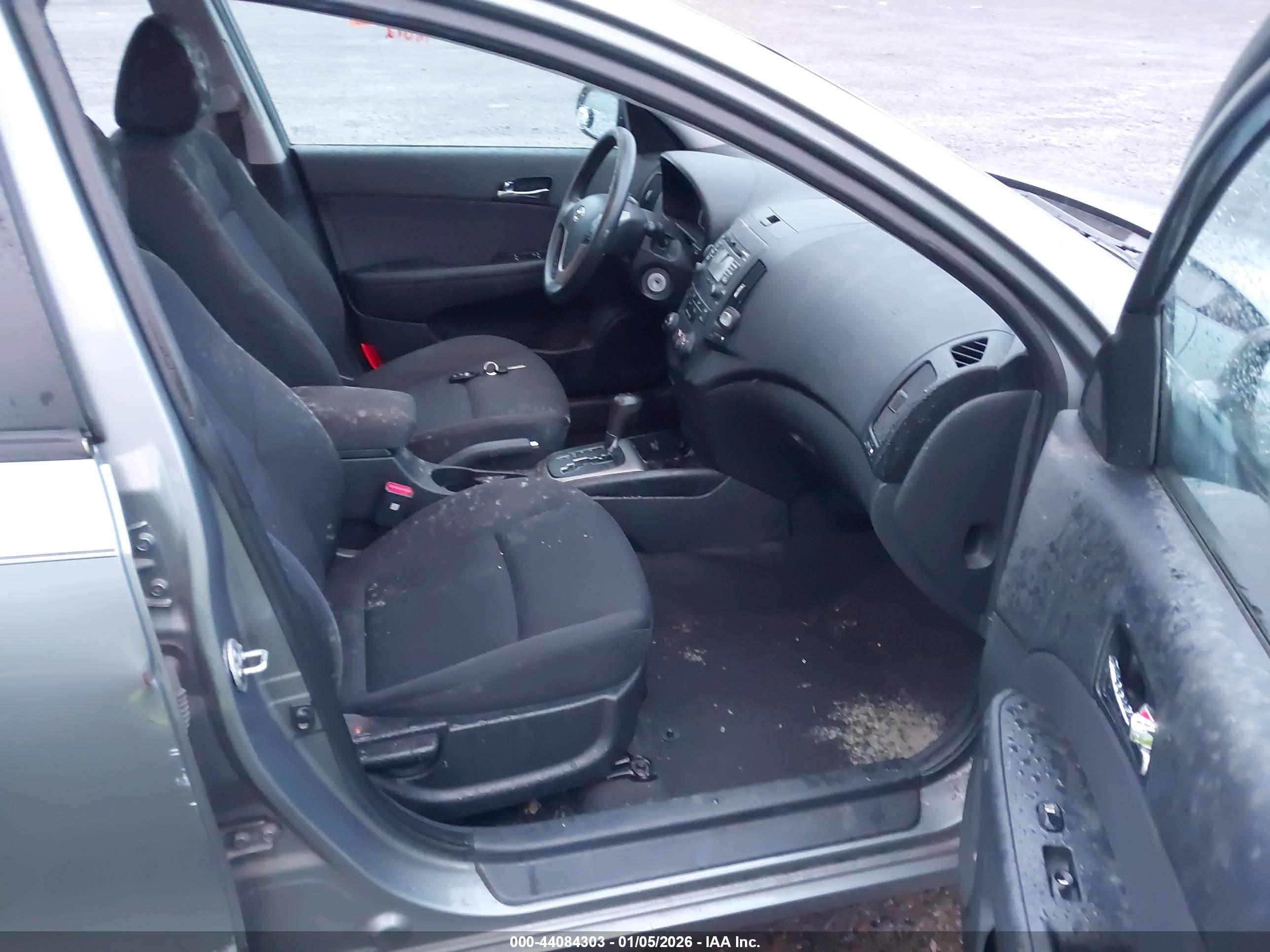 HYUNDAI ELANTRA image 5
