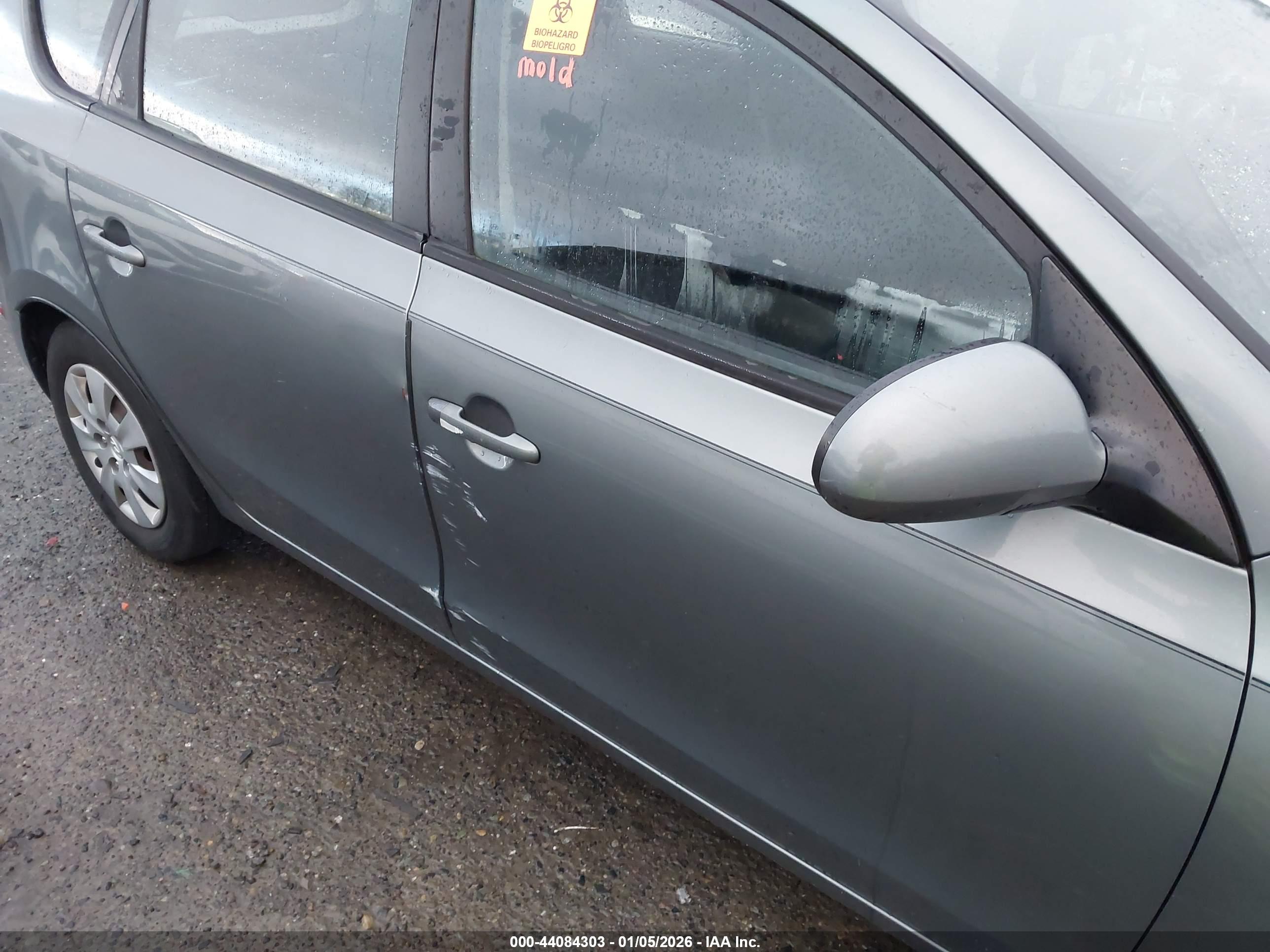 HYUNDAI ELANTRA image 6
