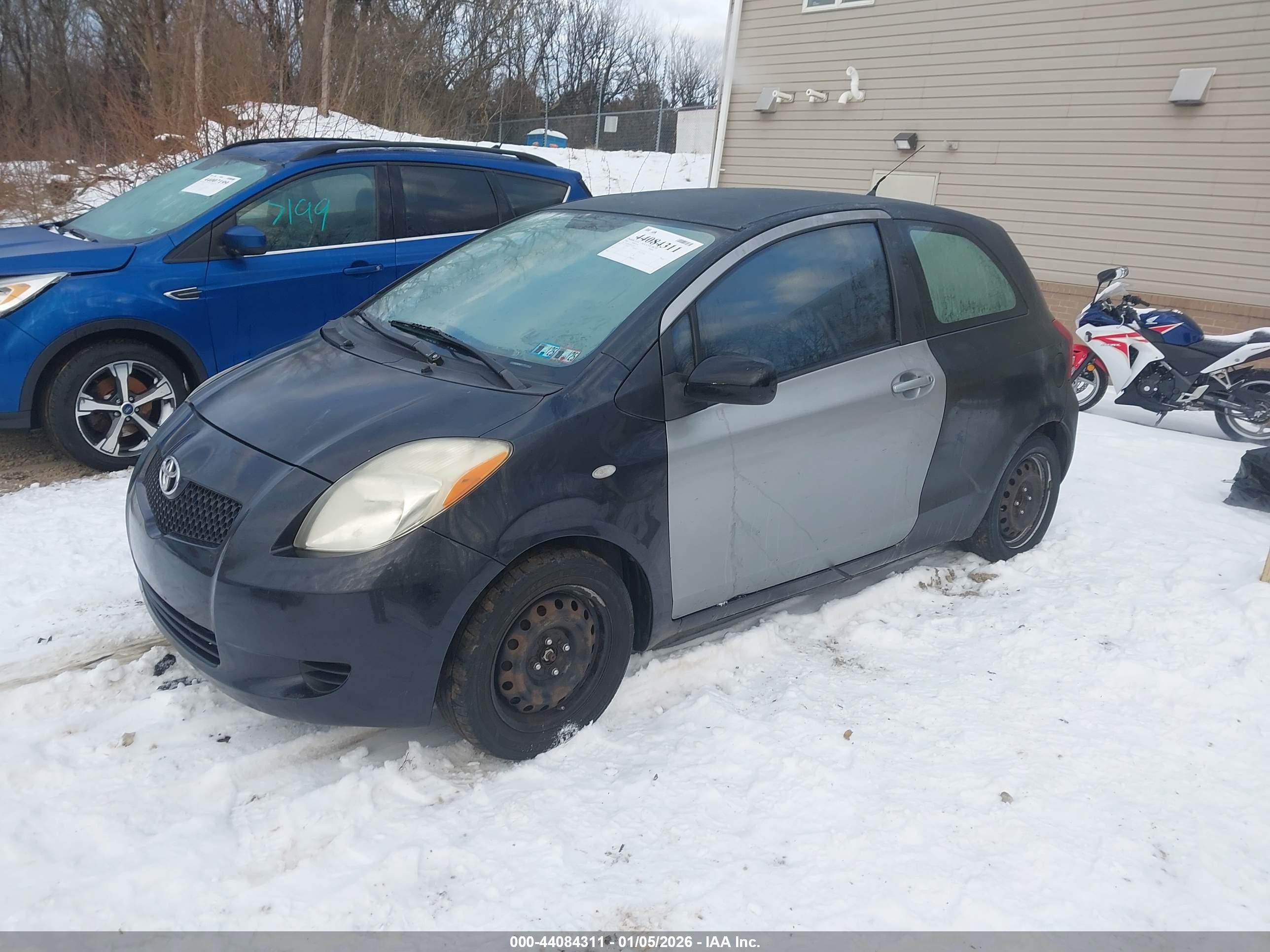 TOYOTA YARIS image 2