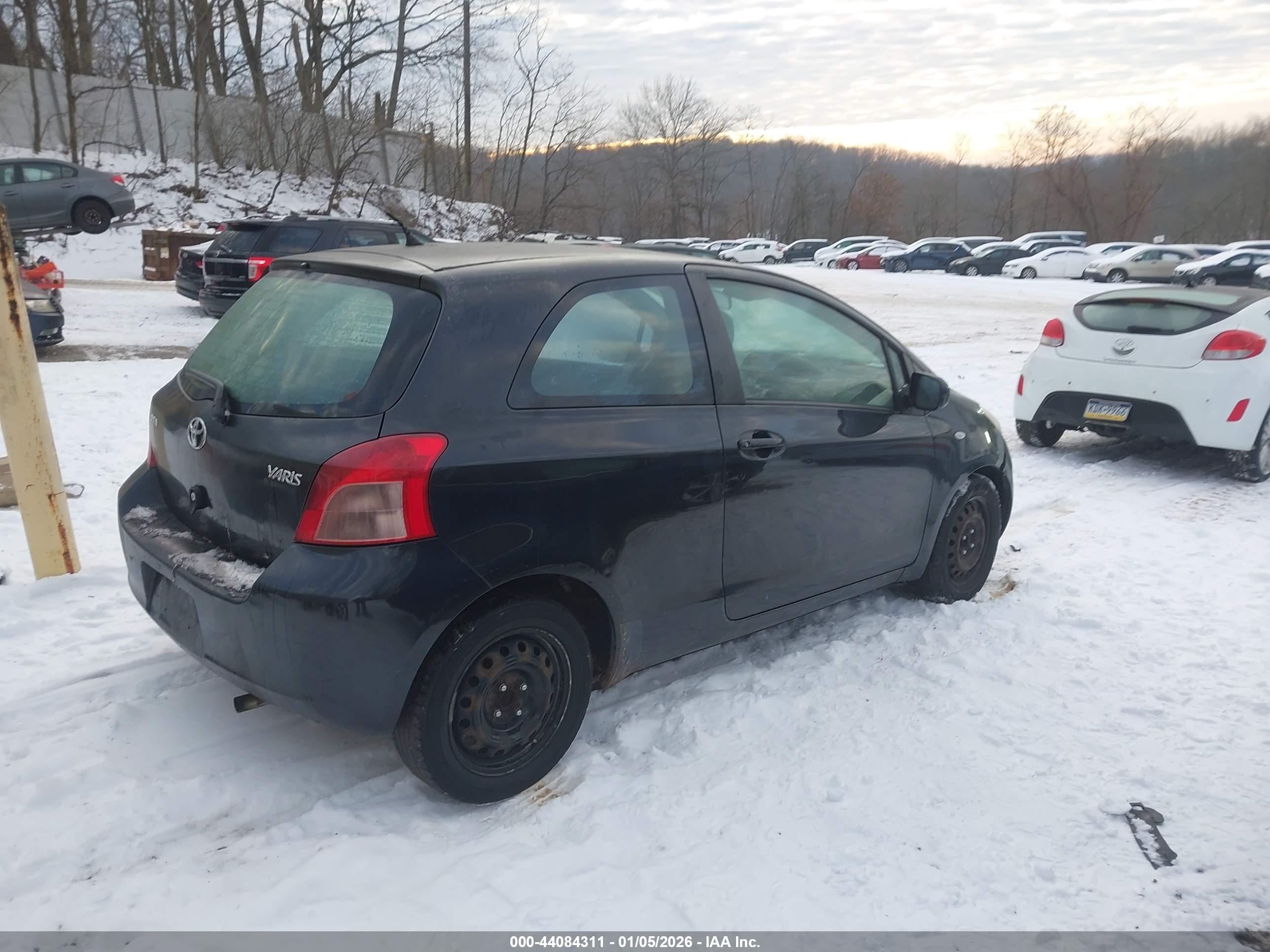 TOYOTA YARIS image 4
