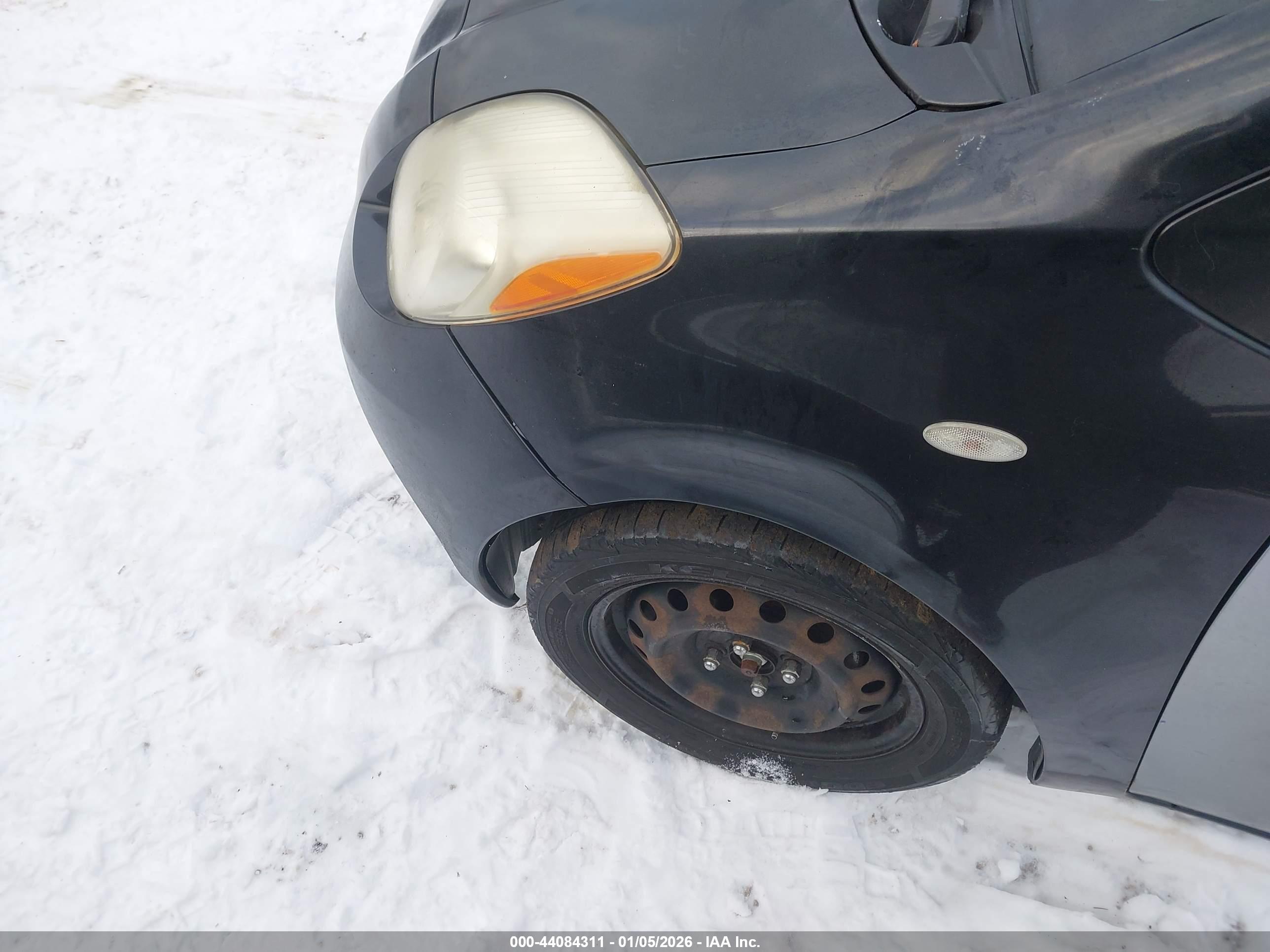 TOYOTA YARIS image 6