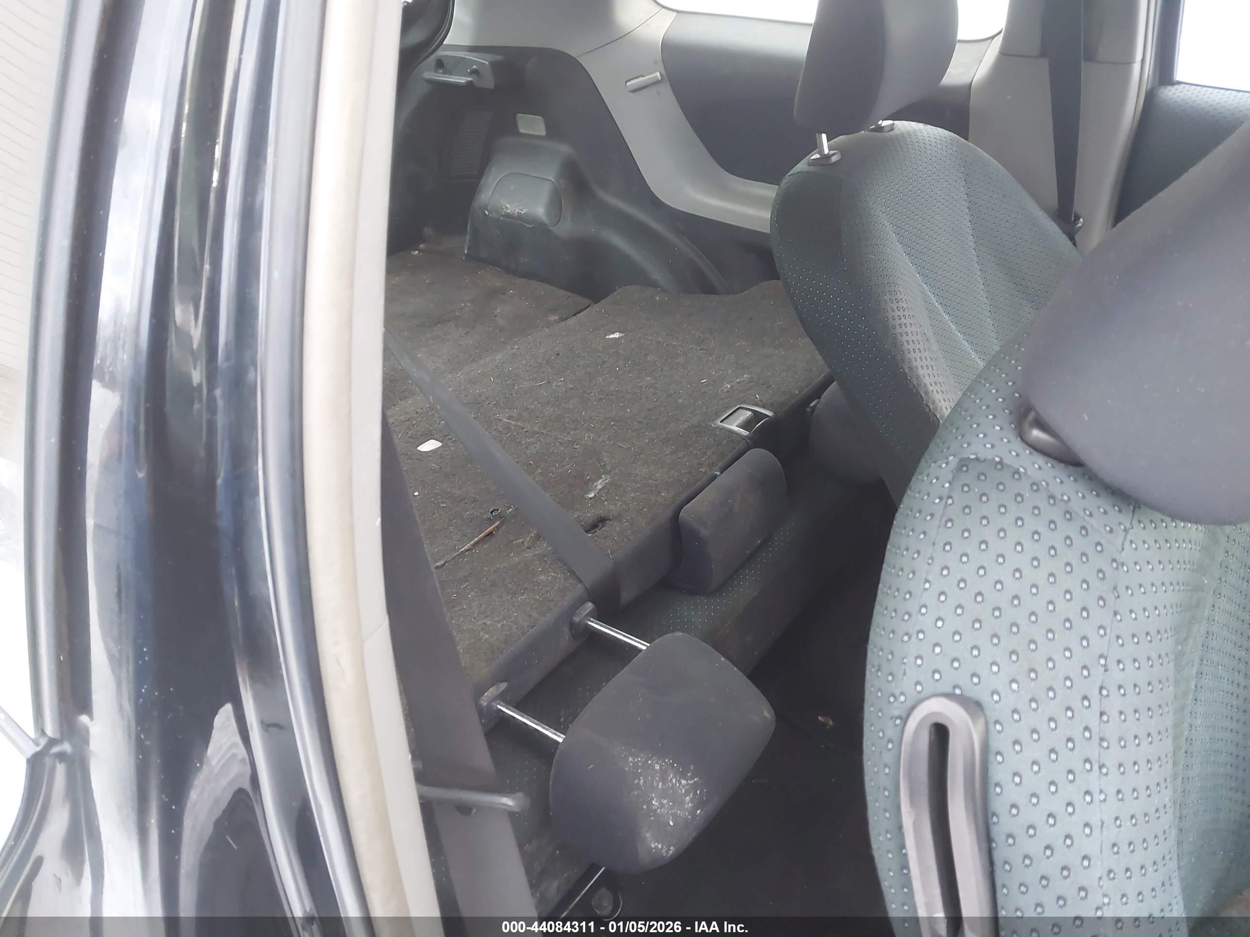 TOYOTA YARIS image 8