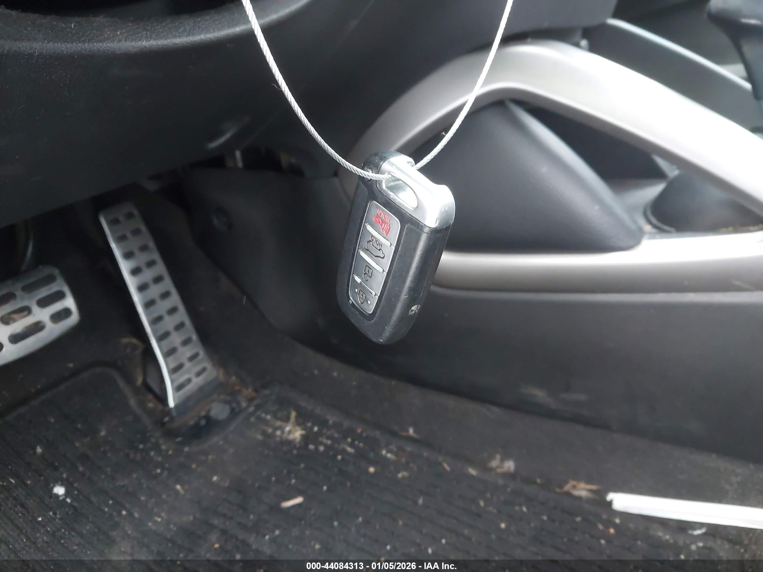 HYUNDAI VELOSTER image 11
