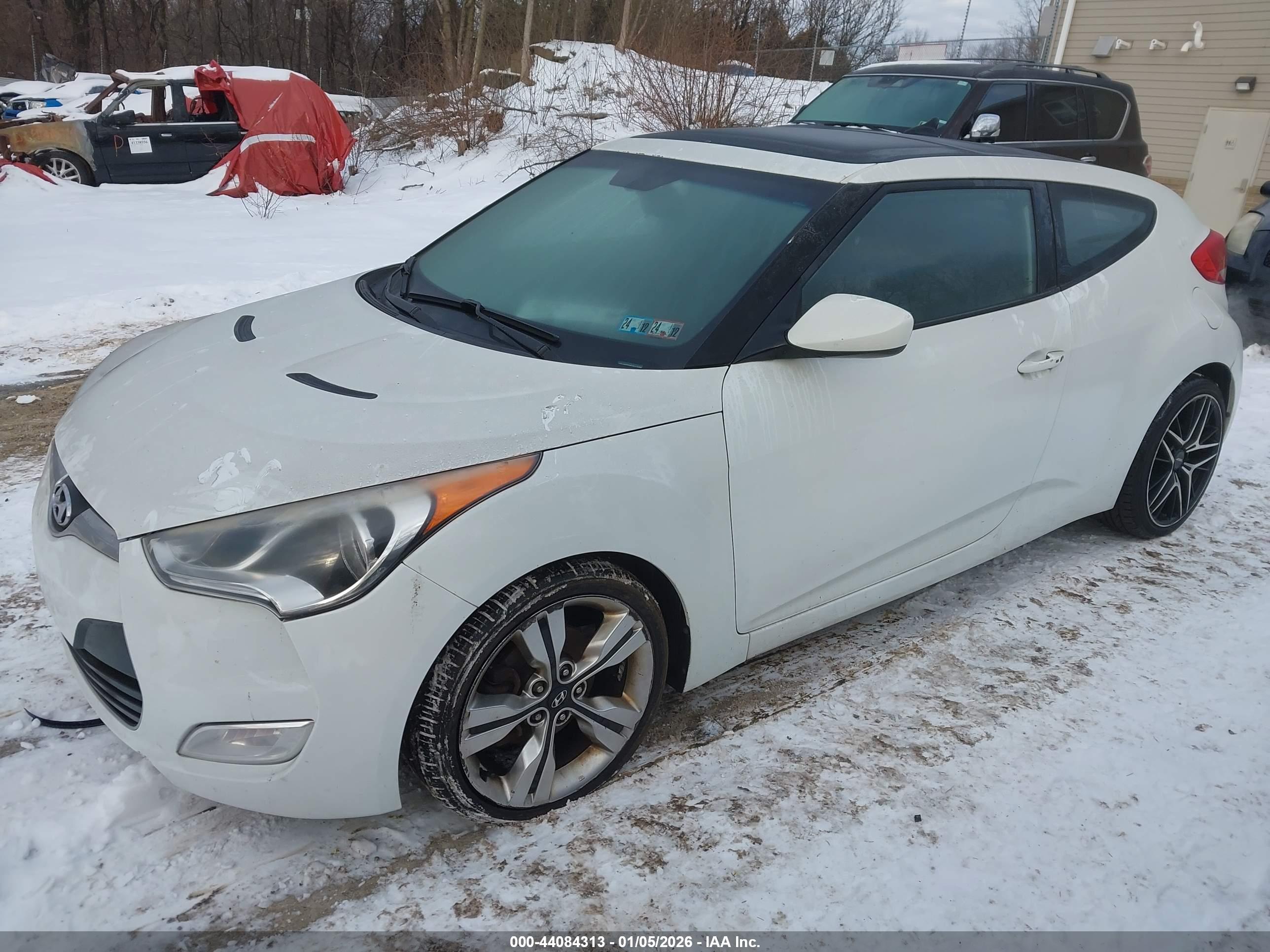 HYUNDAI VELOSTER image 2