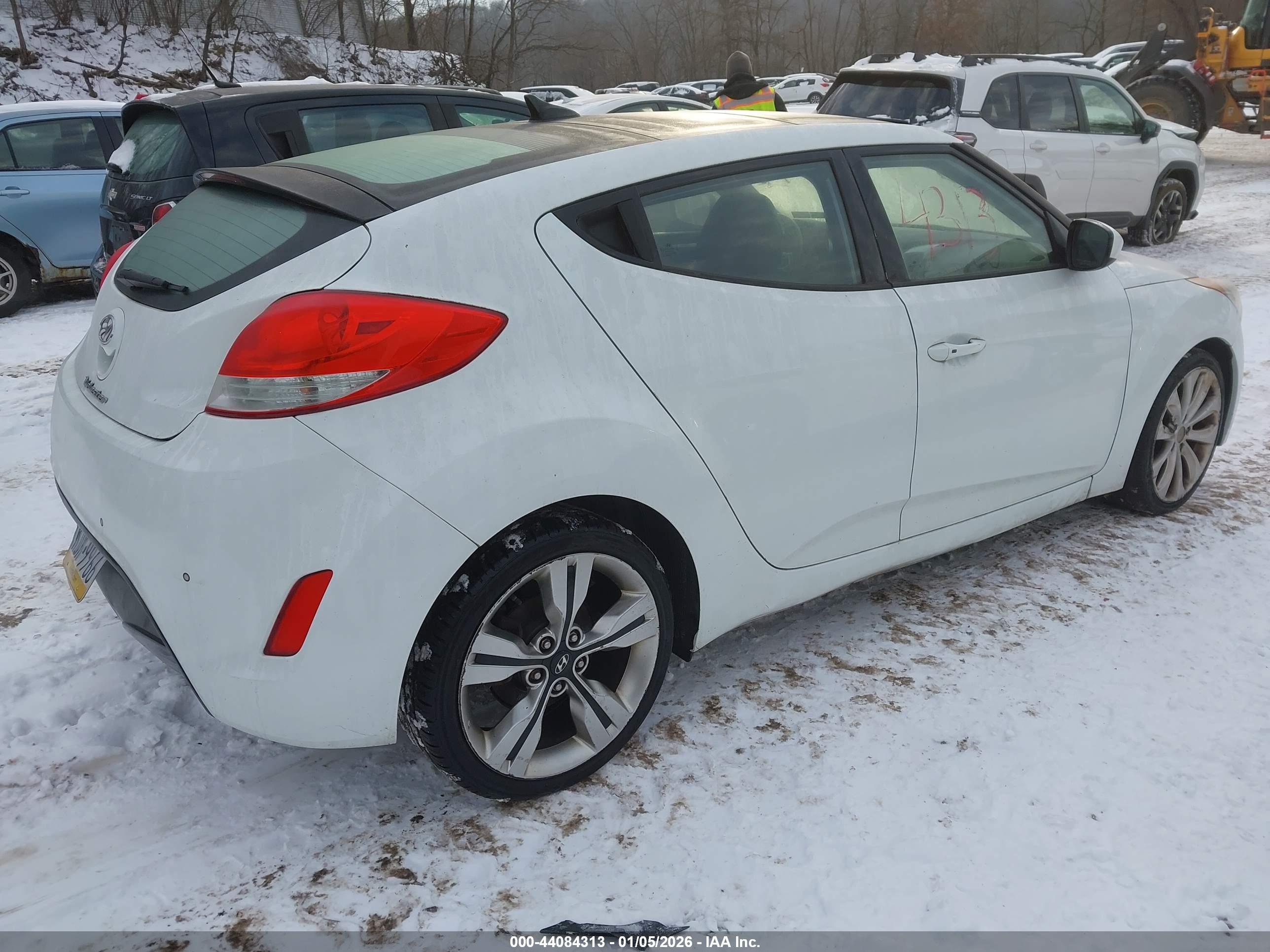 HYUNDAI VELOSTER image 4