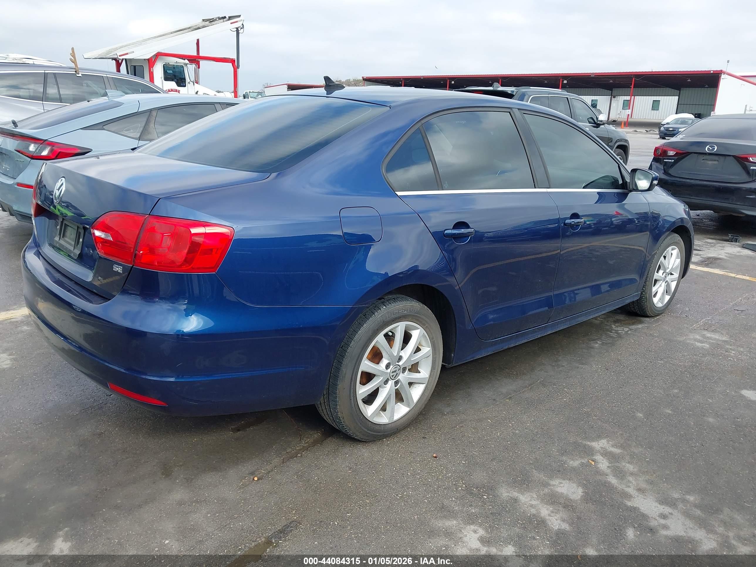 VOLKSWAGEN JETTA image 4