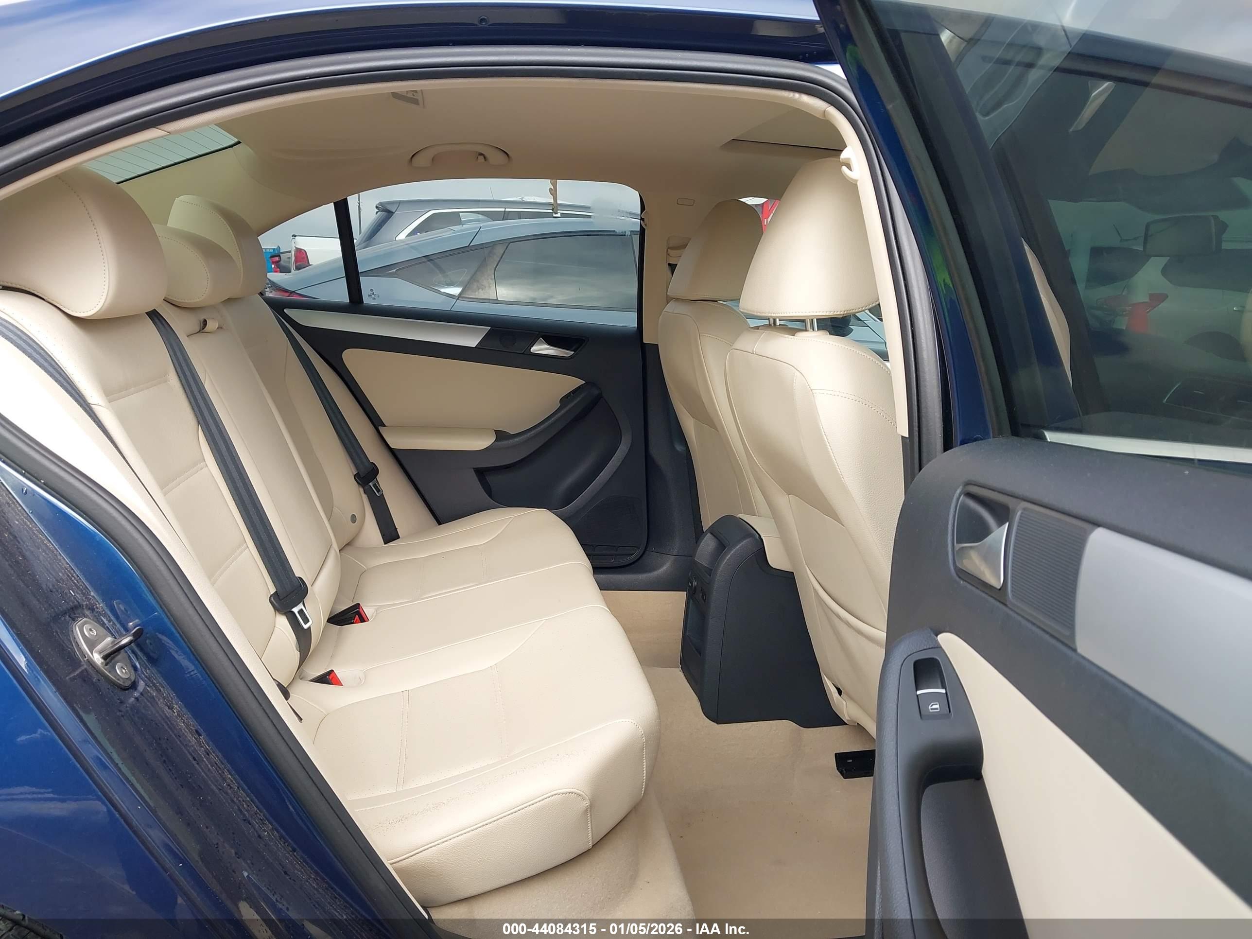 VOLKSWAGEN JETTA image 8