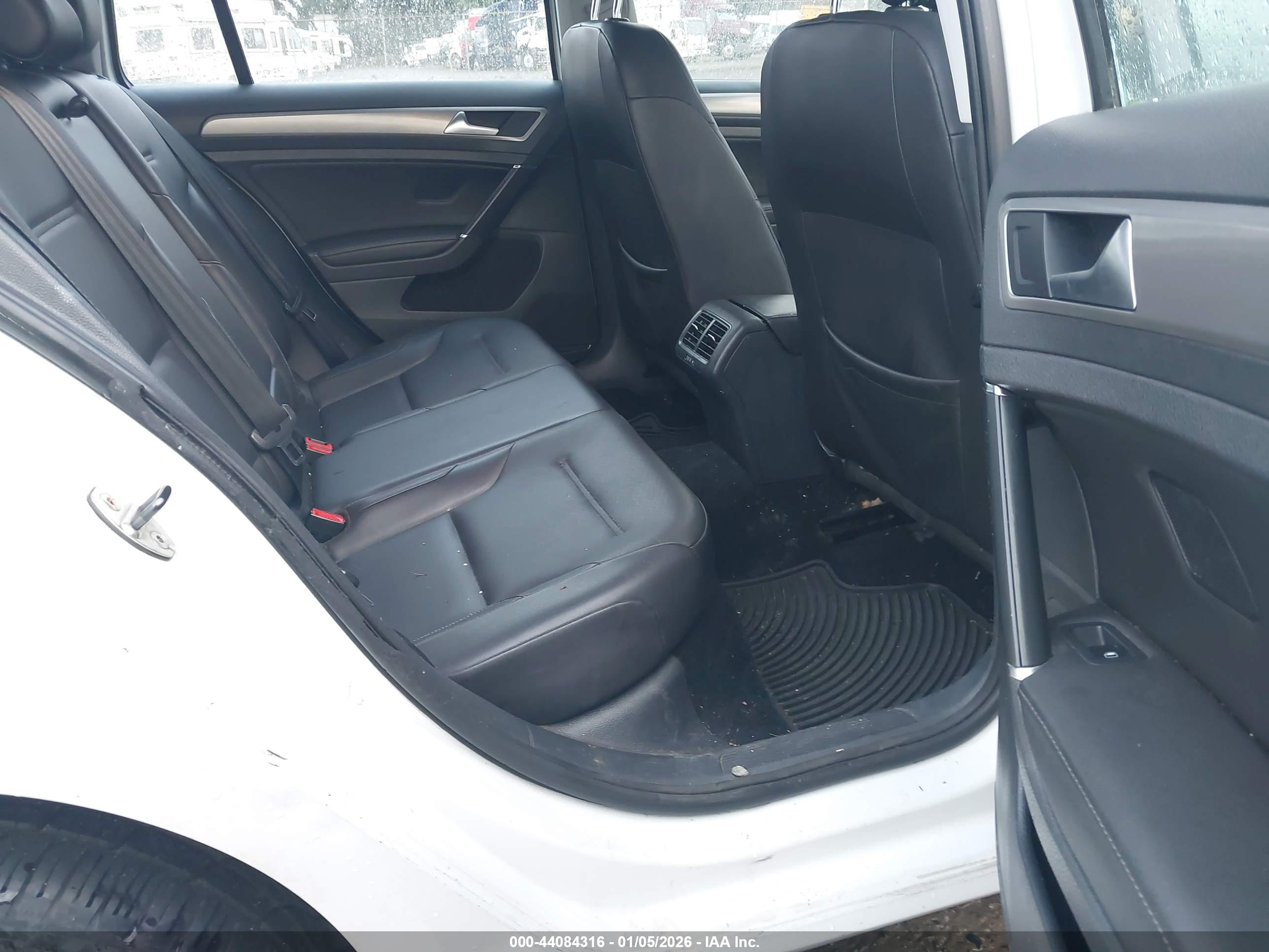VOLKSWAGEN GOLF image 8