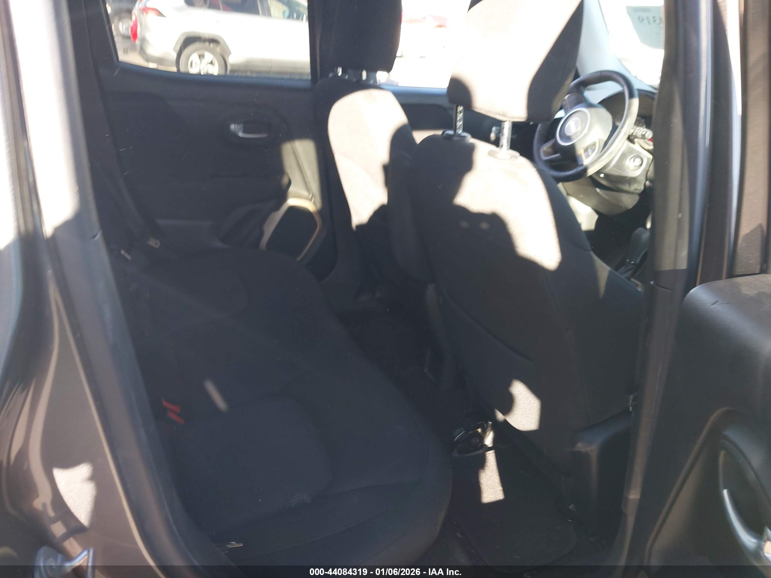 JEEP RENEGADE image 8