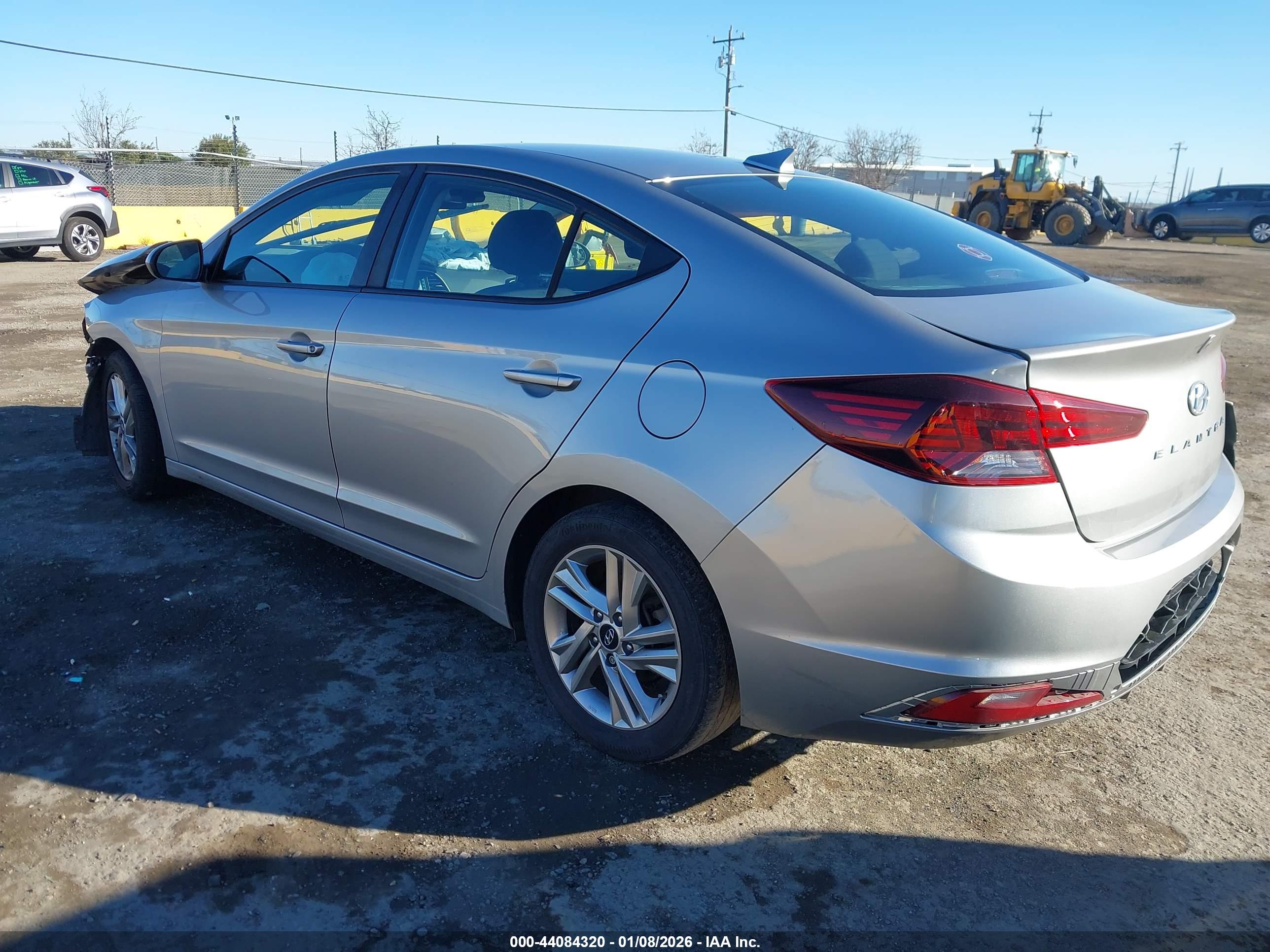 HYUNDAI ELANTRA image 3
