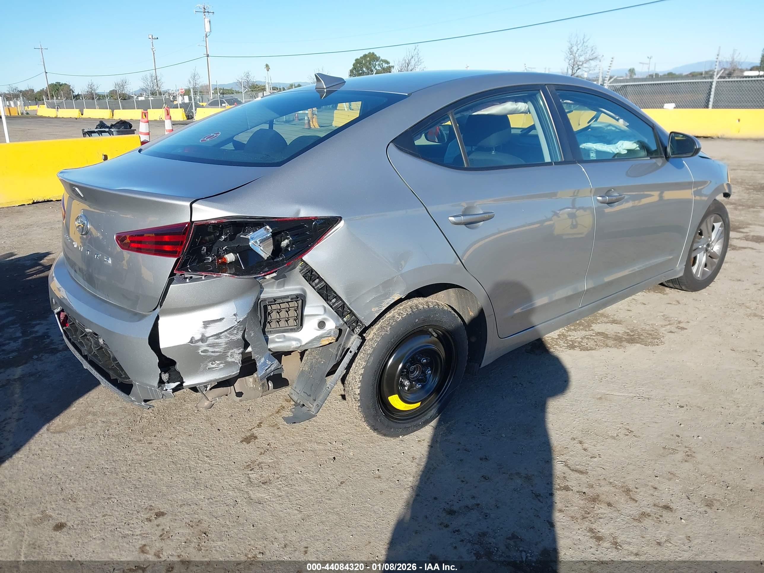 HYUNDAI ELANTRA image 4