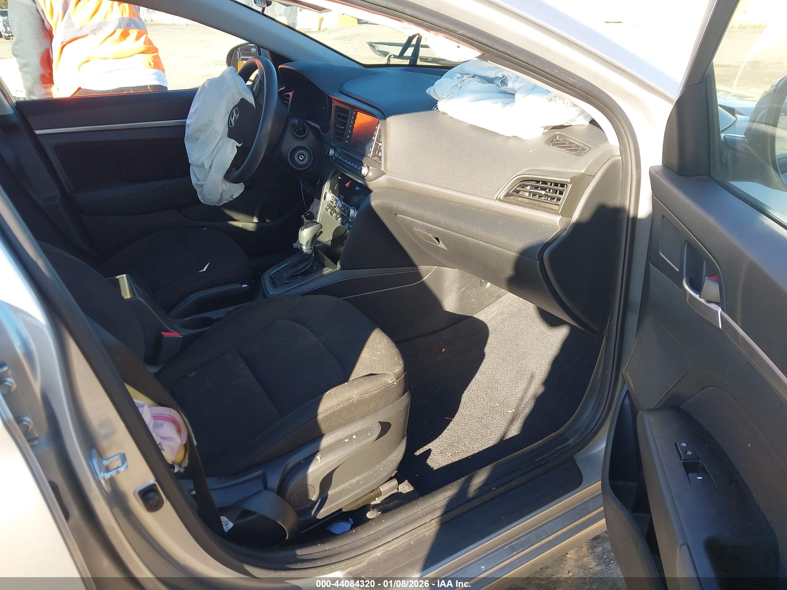 HYUNDAI ELANTRA image 5