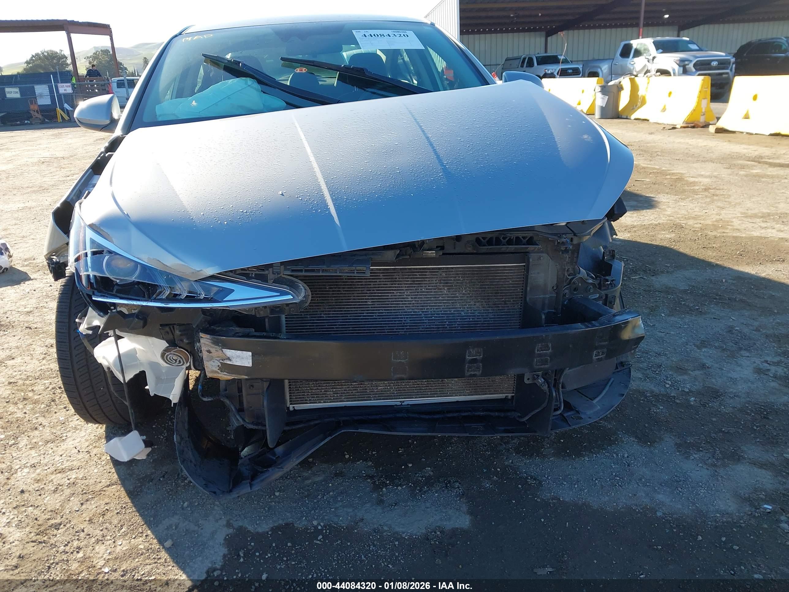 HYUNDAI ELANTRA image 6