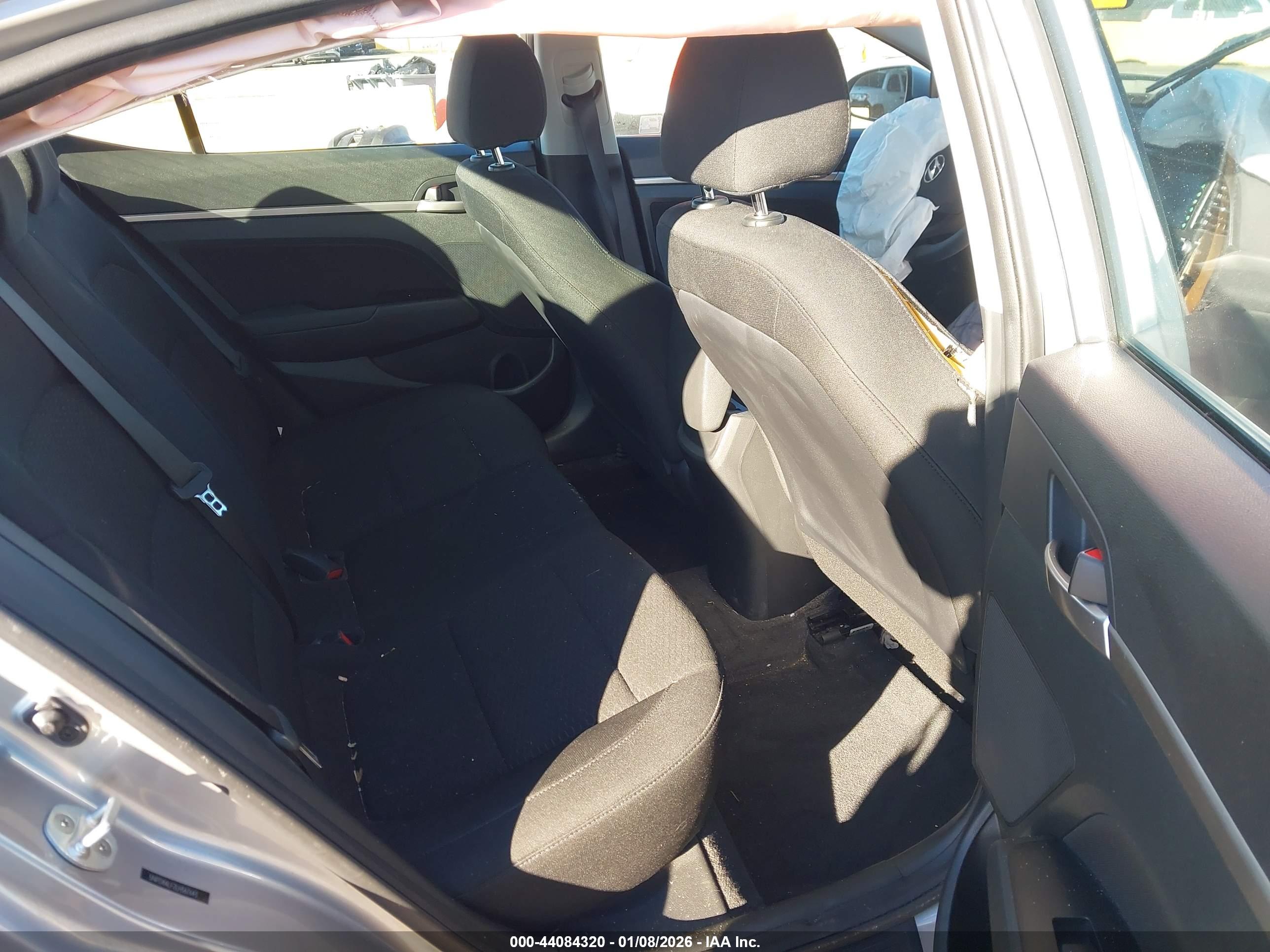 HYUNDAI ELANTRA image 8