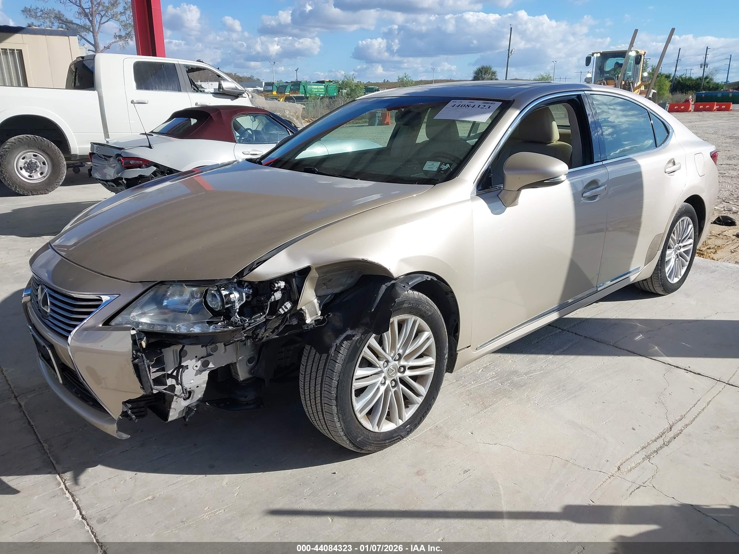 LEXUS ES image 2
