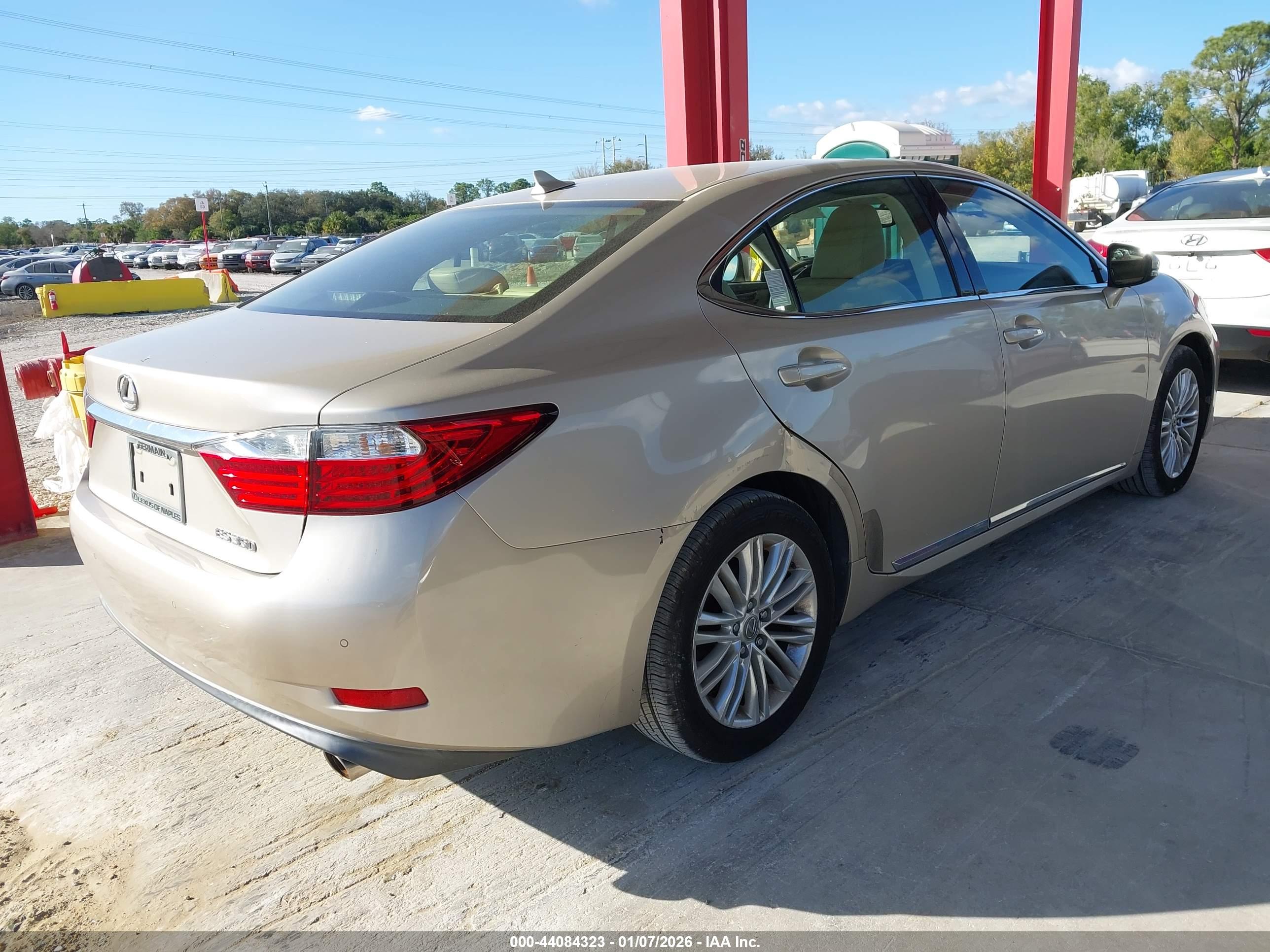 LEXUS ES image 4