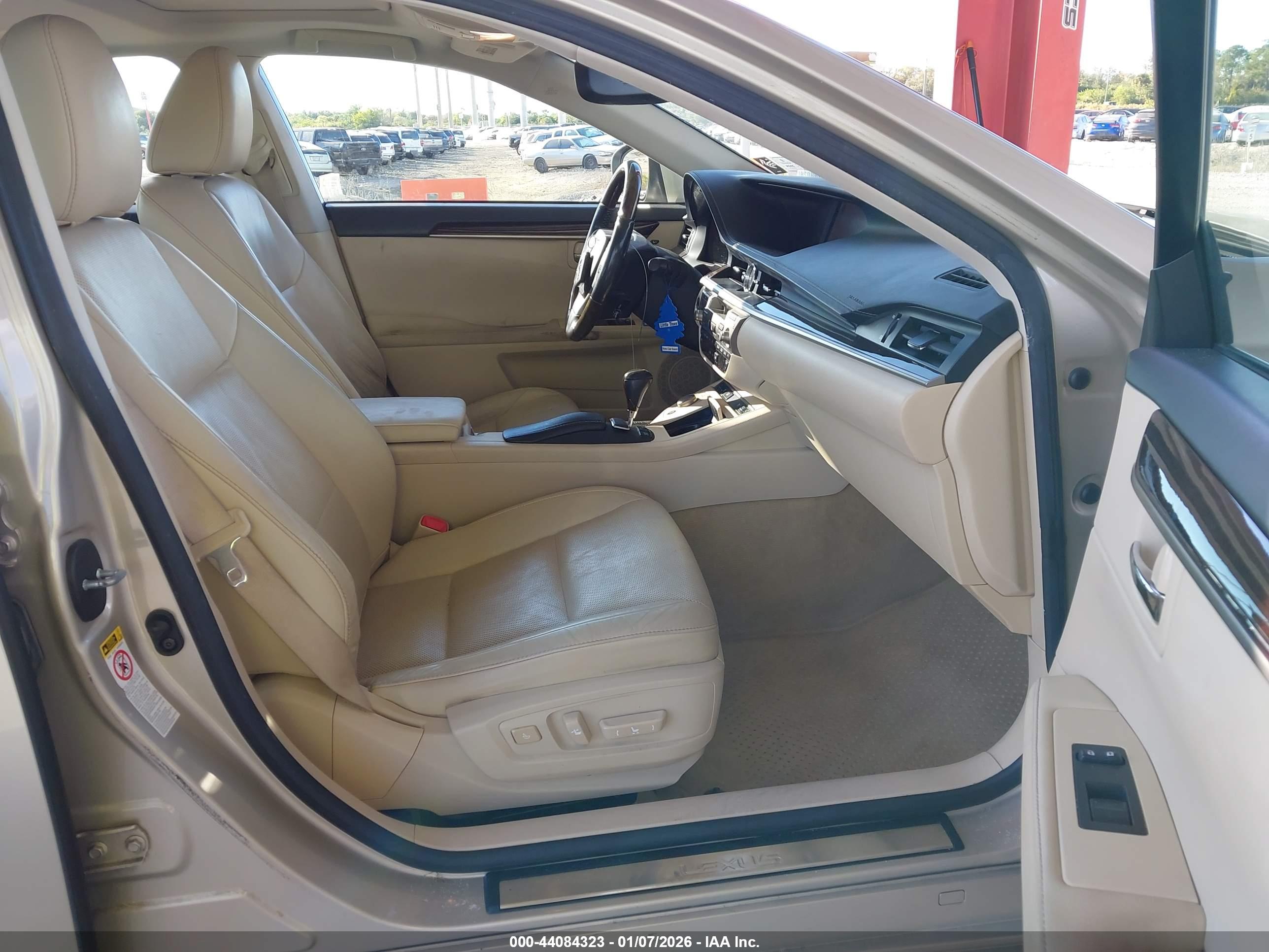 LEXUS ES image 5