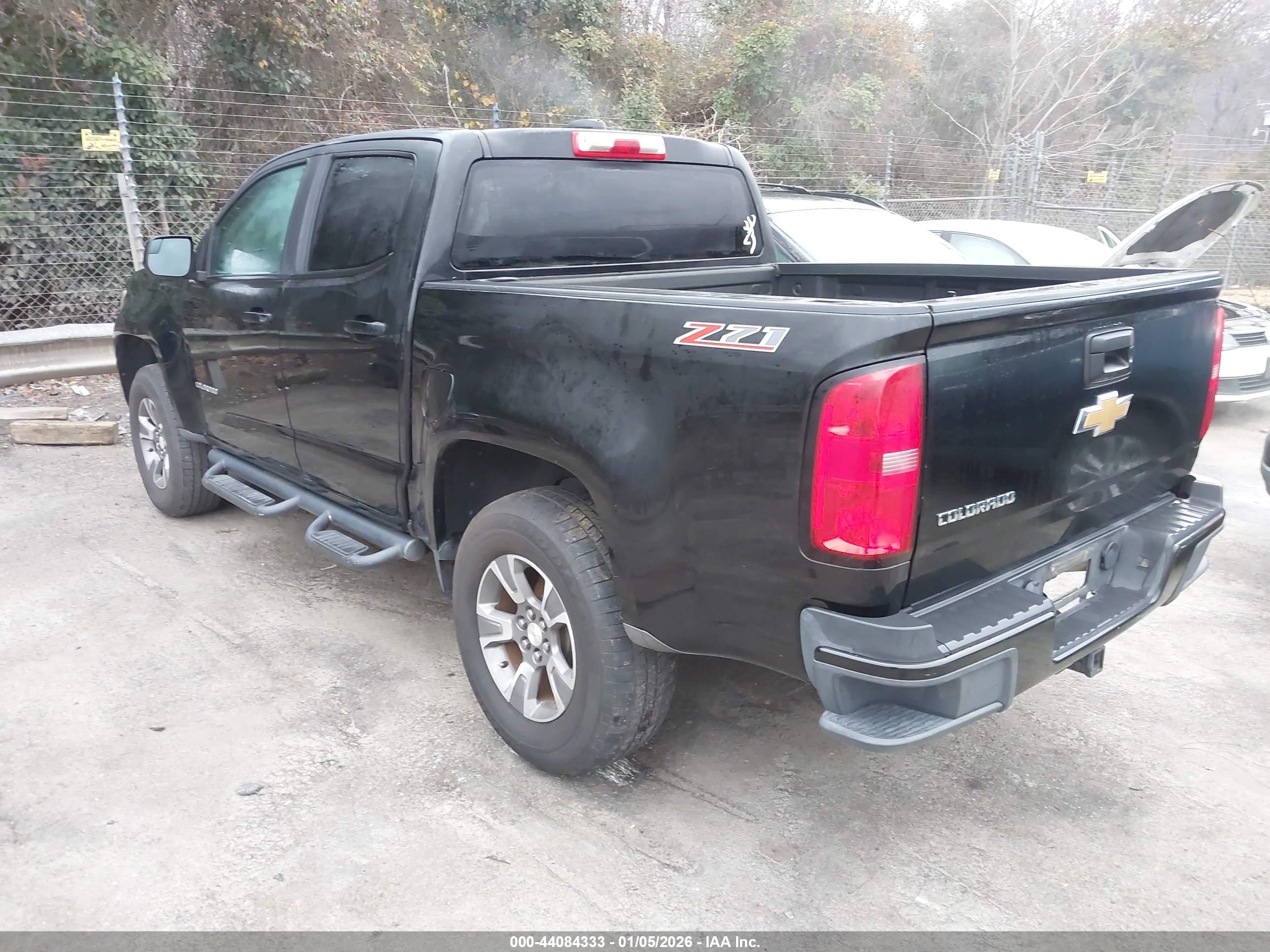 CHEVROLET COLORADO image 3