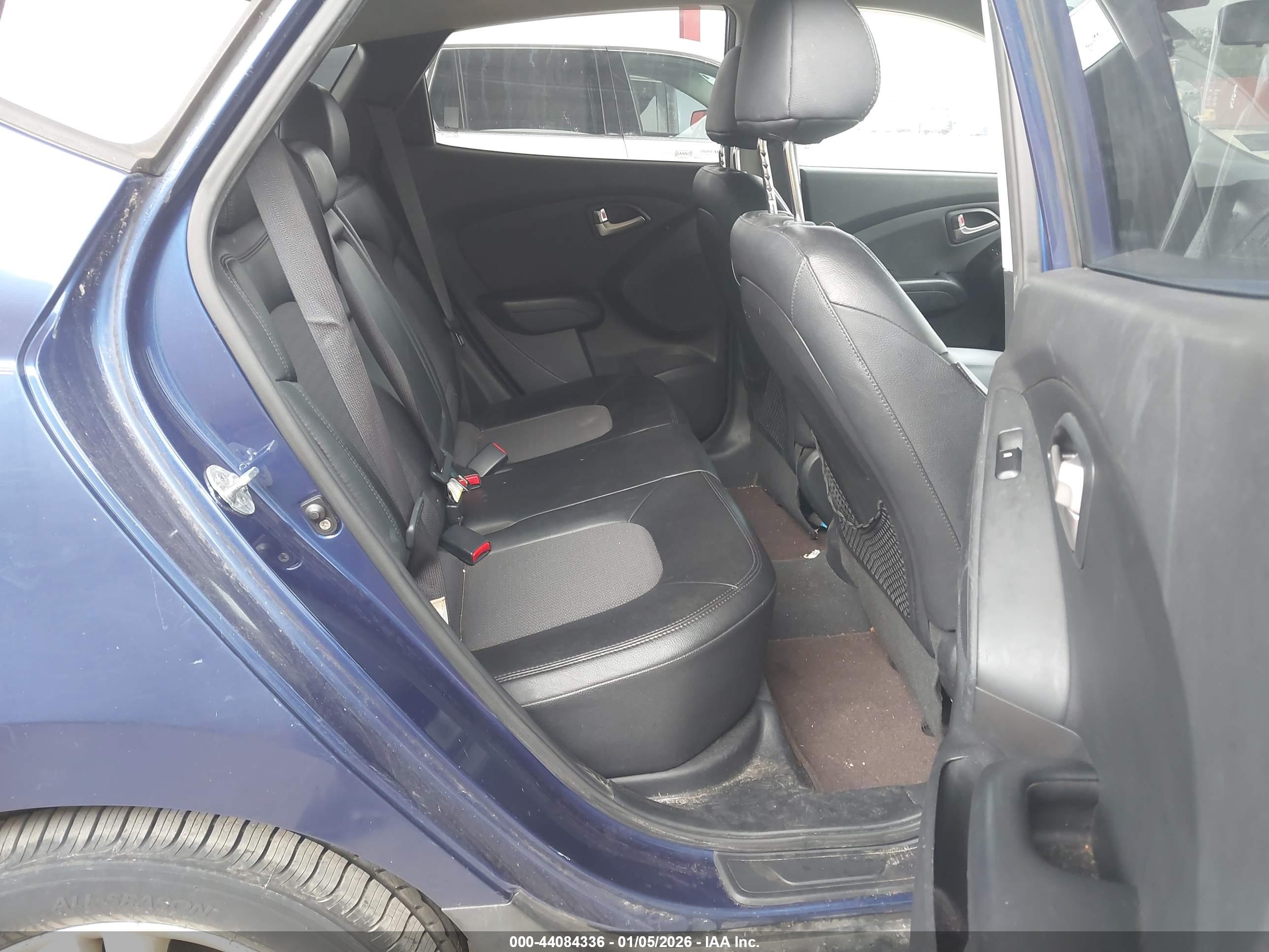 HYUNDAI TUCSON image 8